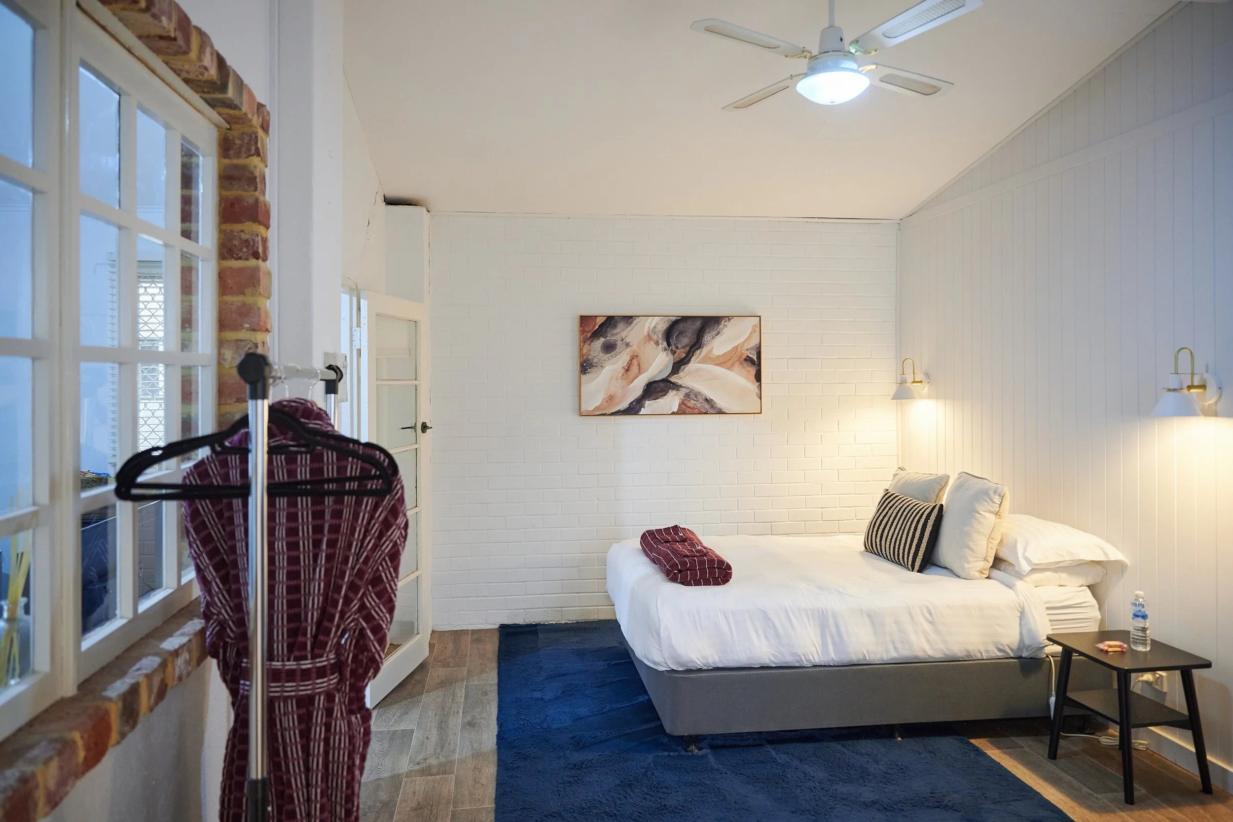 Private cottage - 1 x queen bed with reverse cycle air conditioning