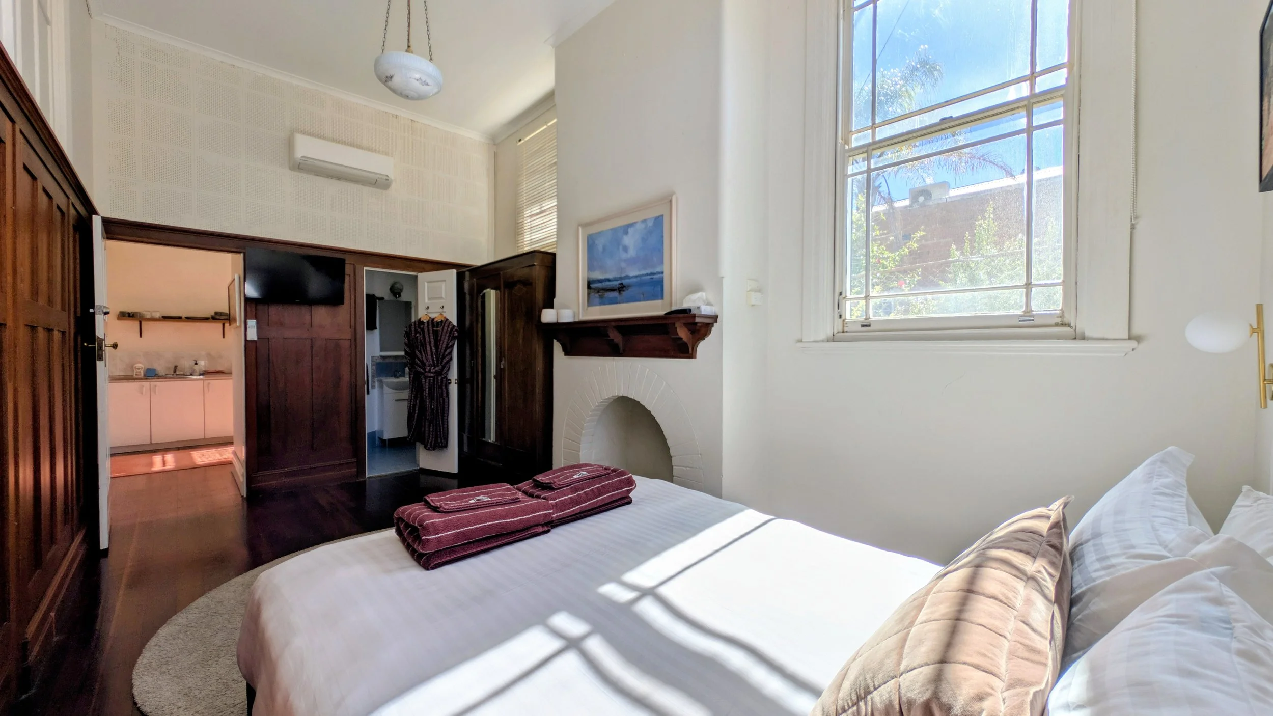 Art Deco 2 bedroom apartment: bedroom 1 with en-suite bathroom, smart TV & reverse cycle air conditioning