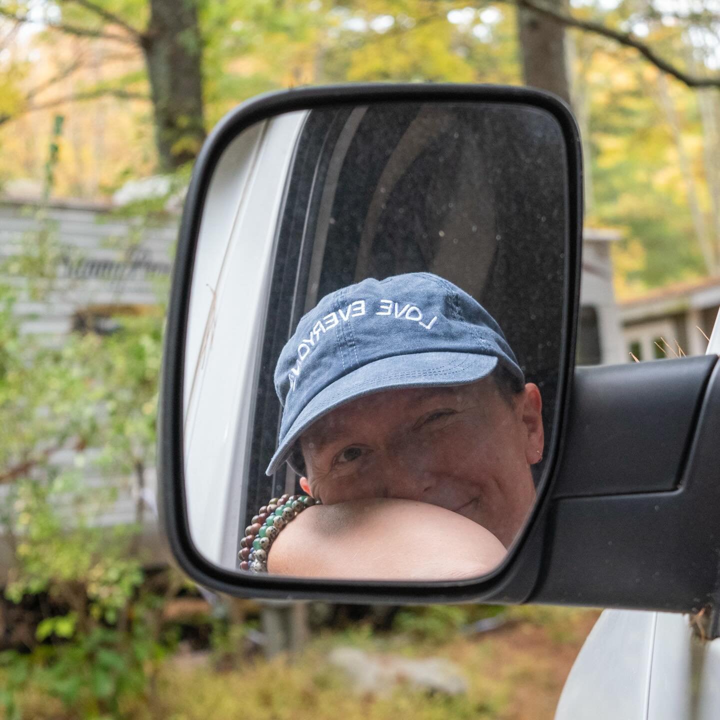 2025 started and ended with a bang. 💥 
I lost my Momma at the beginning and my home/car/lifestyle at the end 🚐 

It&rsquo;s gotten real dark at times,
so what do I do when I don&rsquo;t know what to do? 
Happy Thought things. 
Happy Thoughts were c