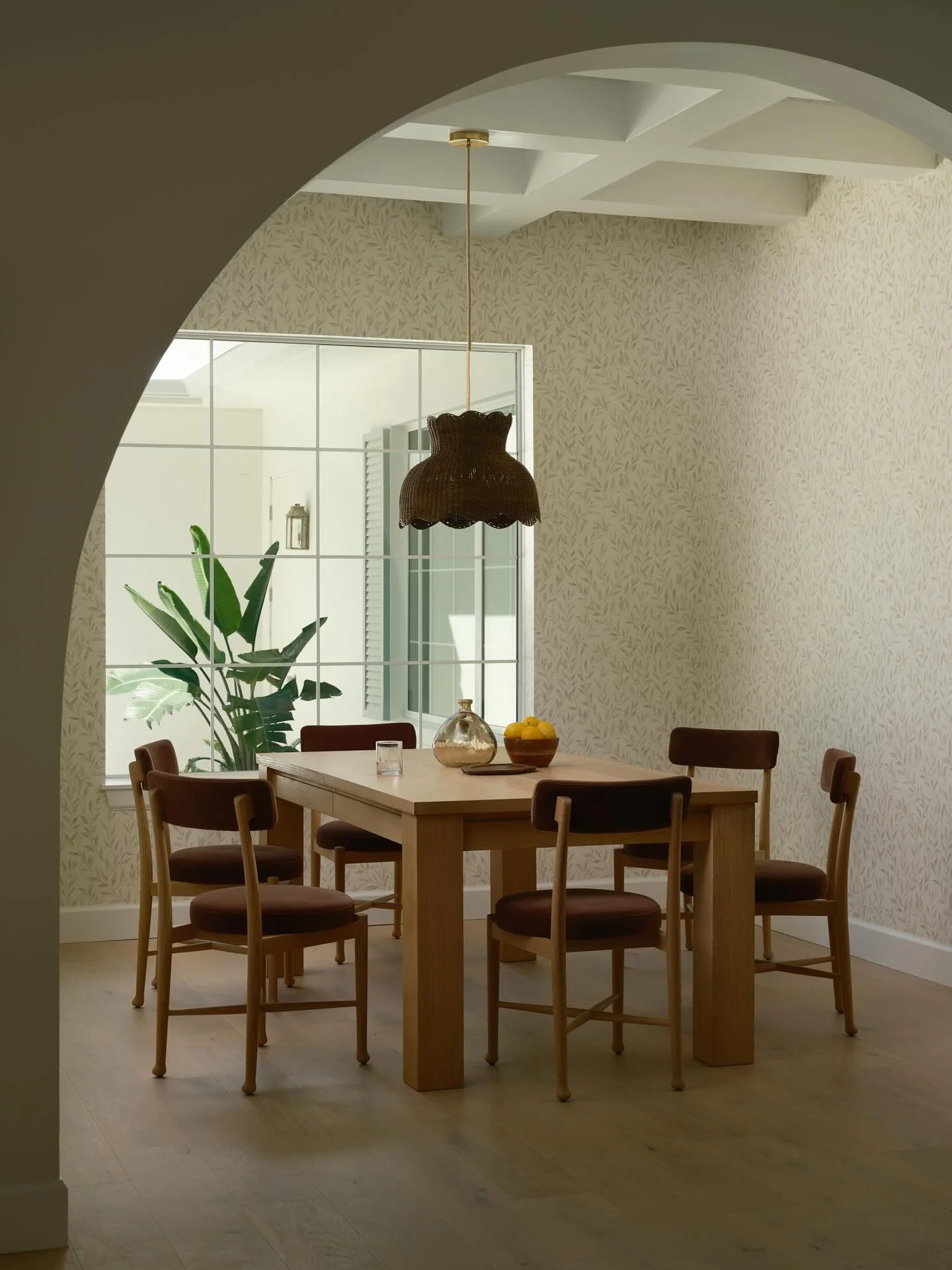 So excited to be kicking off the new year with this cute dining nook from our Crescent Lake Project! The perfect spot to host dinner parties or enjoy your morning coffee ☕️ and who doesn&rsquo;t love a good arch?! 

📷: @frazier.springfield 

#daniel