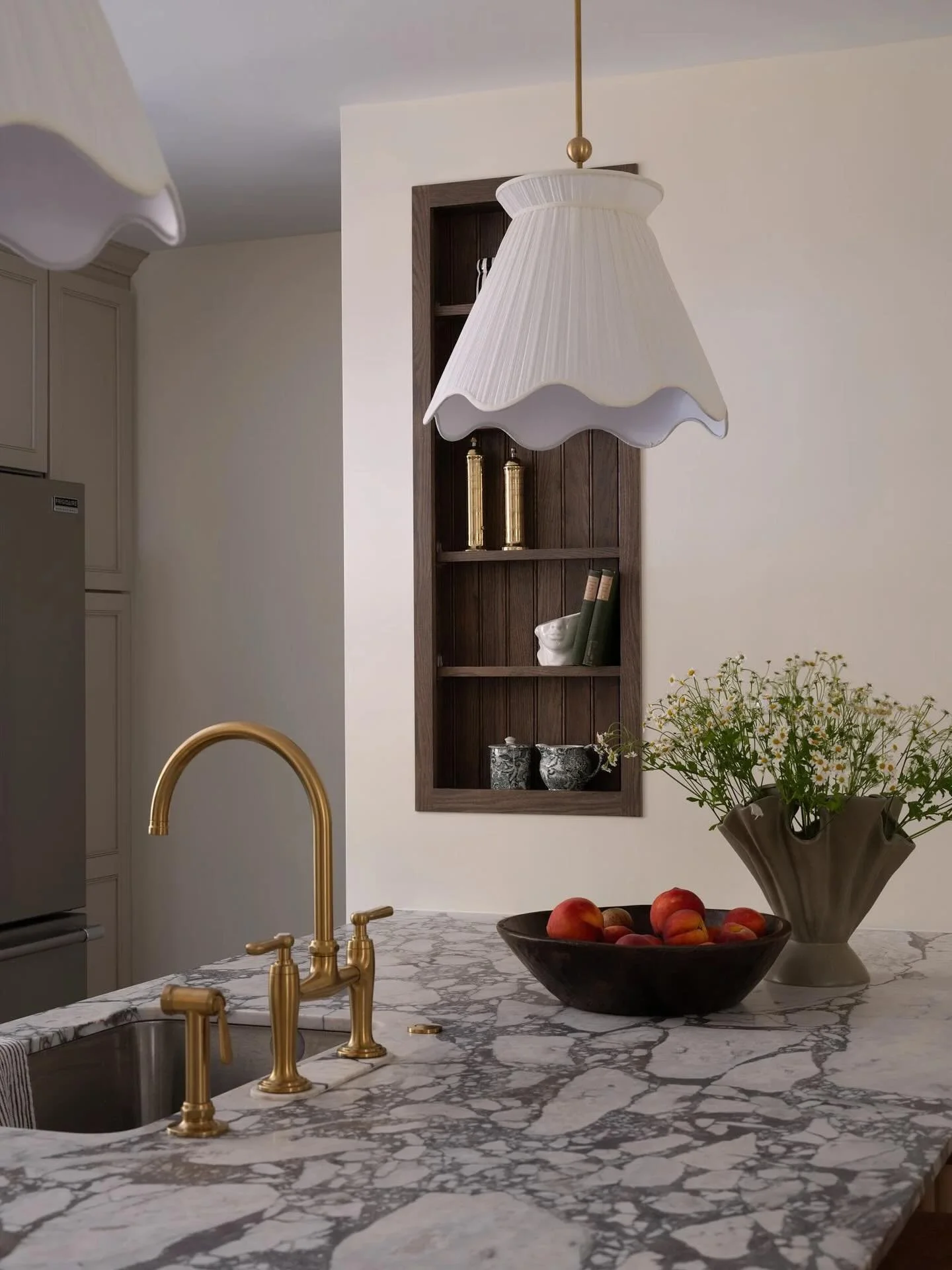 Let&rsquo;s talk countertops&hellip; Natural stone = main character energy ✨ we chose the prettiest Calacatta Viola for this kitchen and we are obsessed!

📷: @frazier.springfield 

#danielleflaxinteriors #marylandinteriordesign #marylandinteriordesi