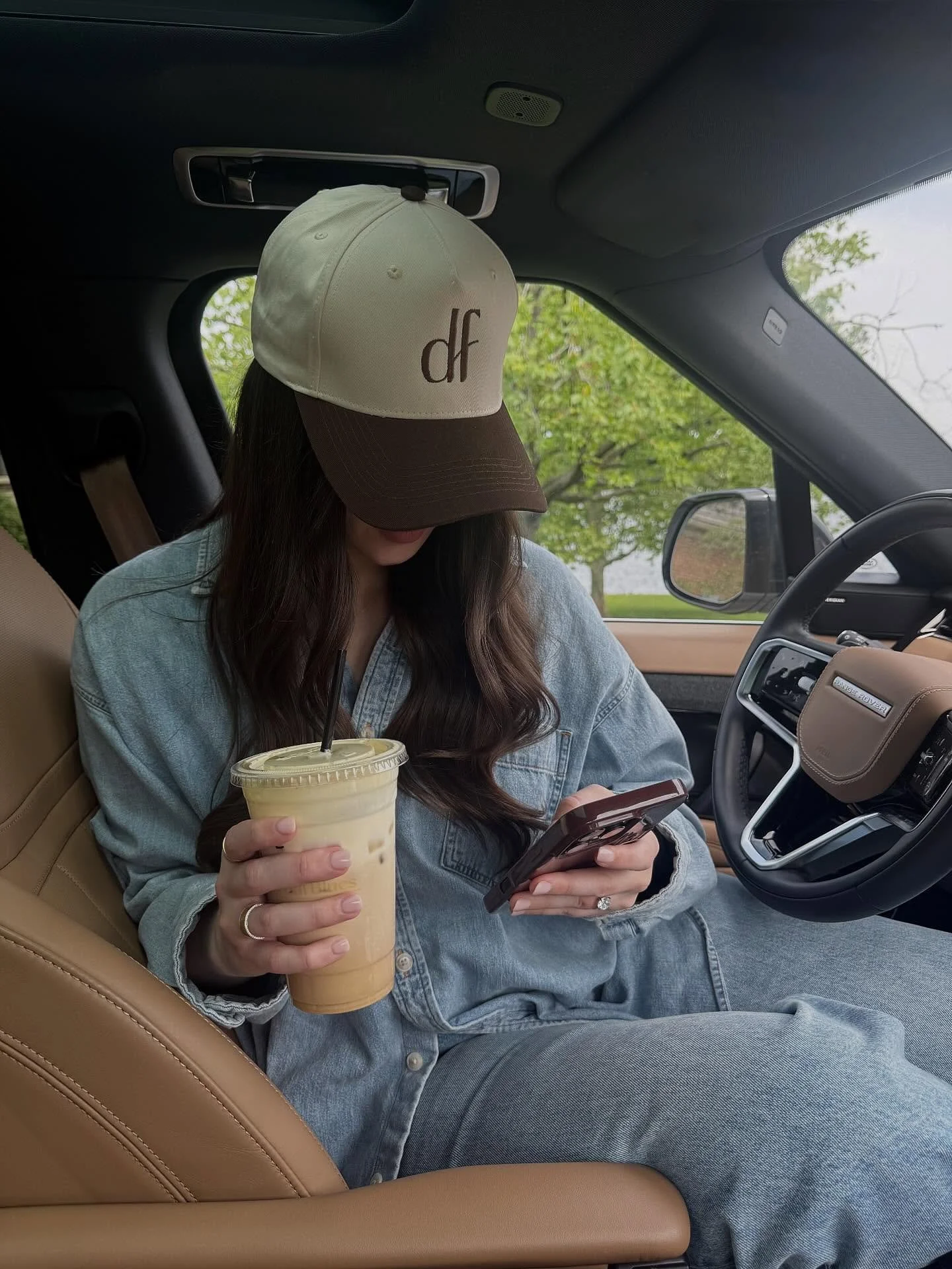 Just a girl, her coffee, and a million design decisions ☕️

#danielleflaxinteriors #marylandinteriordesigner #marylandinteriordesign