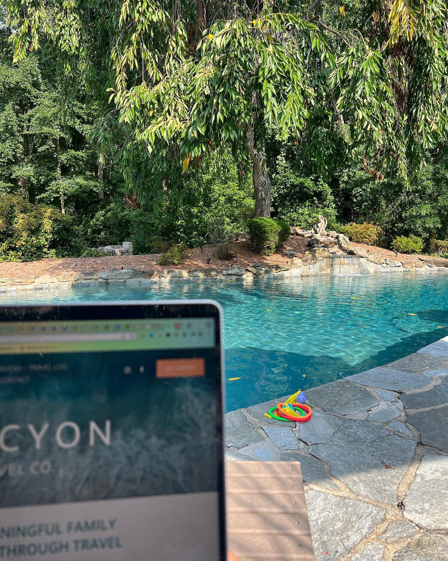 Is it weird that working from an office feels a little &ldquo;old school&rdquo; now? Life sure has changed&hellip; 
We spent the long Labor Day weekend relaxing with family and enjoying the last days of summer. I was also able to catch up on a few pr