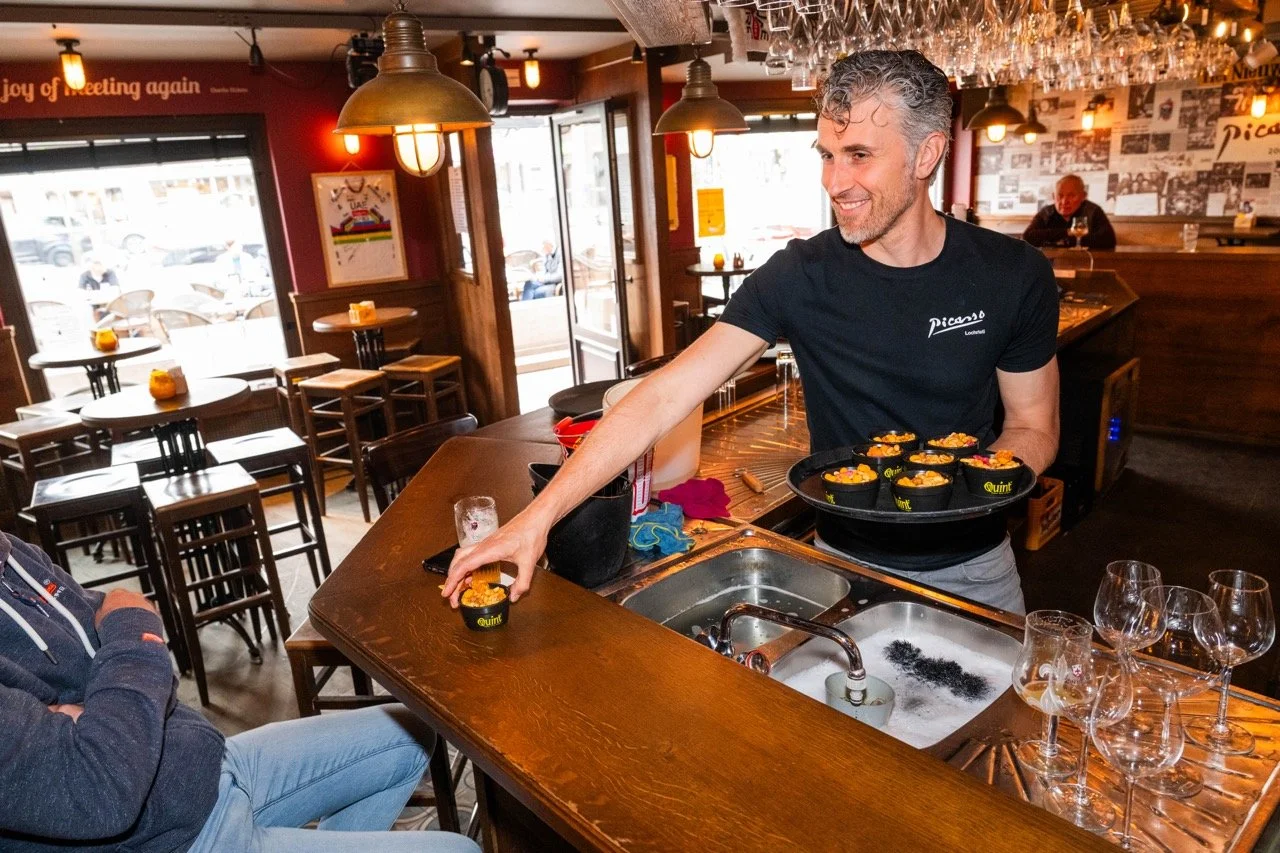 Nootjes op café.