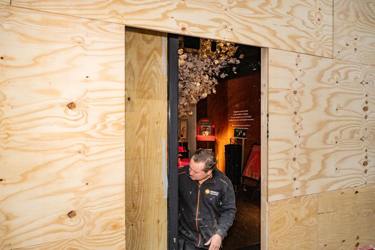 De Nieuwstraat wordt gebarricadeerd.