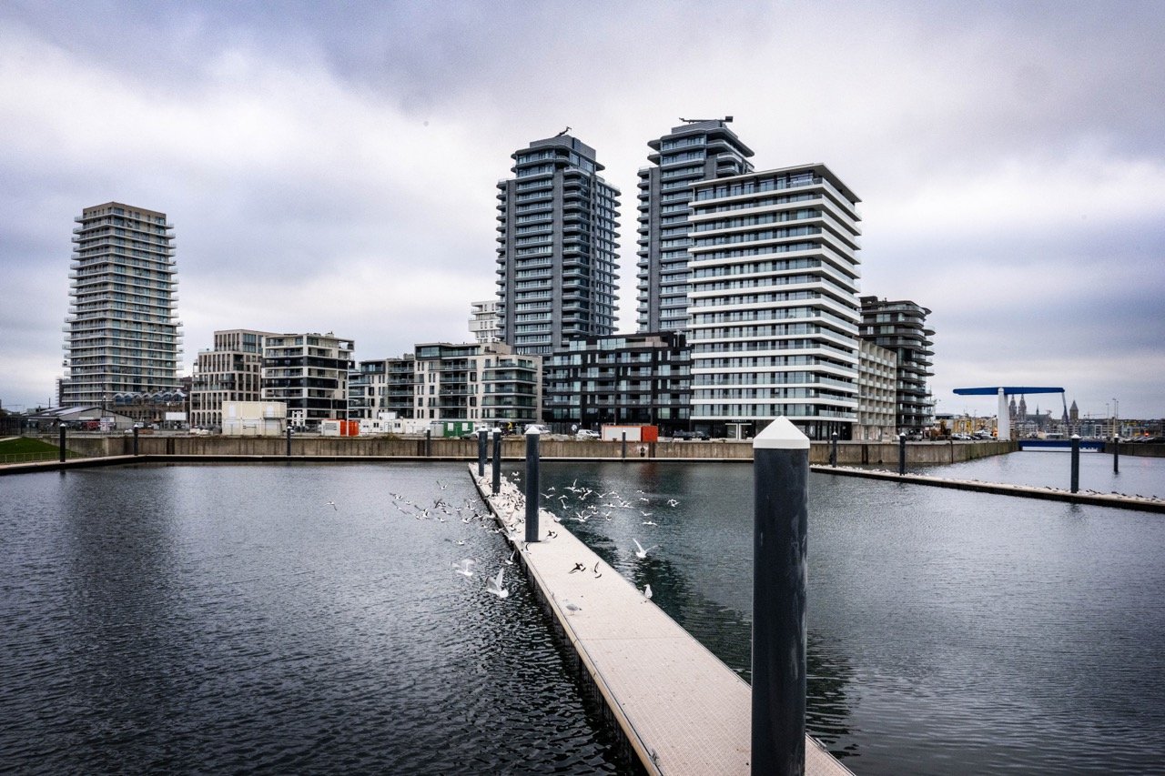 Jachthaven van Oostende is leeg.