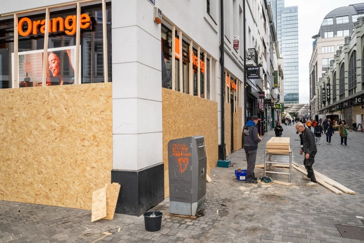 De Nieuwstraat wordt gebarricadeerd.