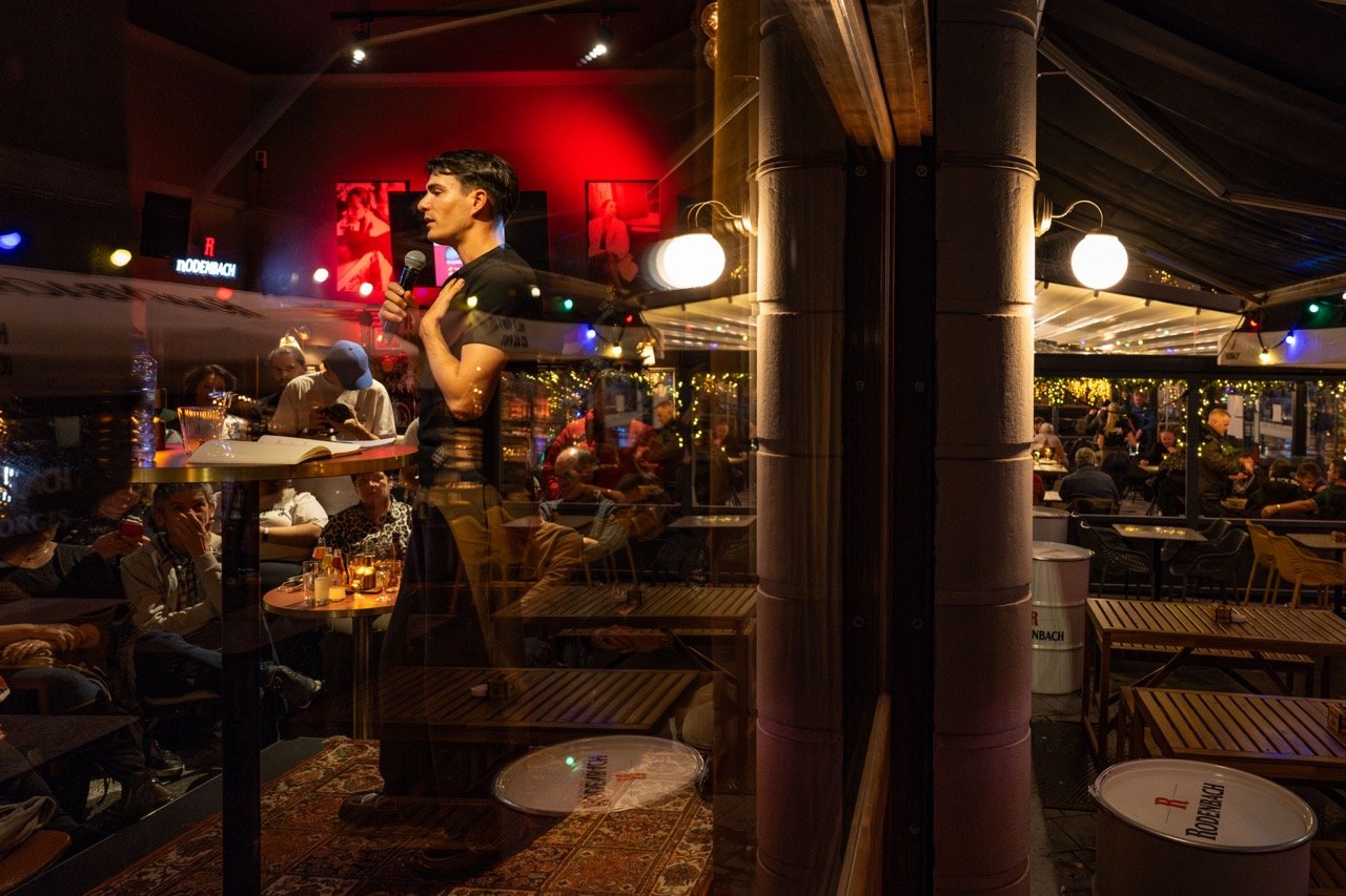 Conner Rousseau op luistertoer.