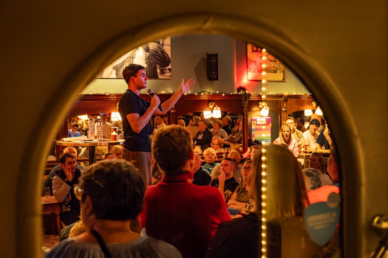 Conner Rousseau op luistertoer.