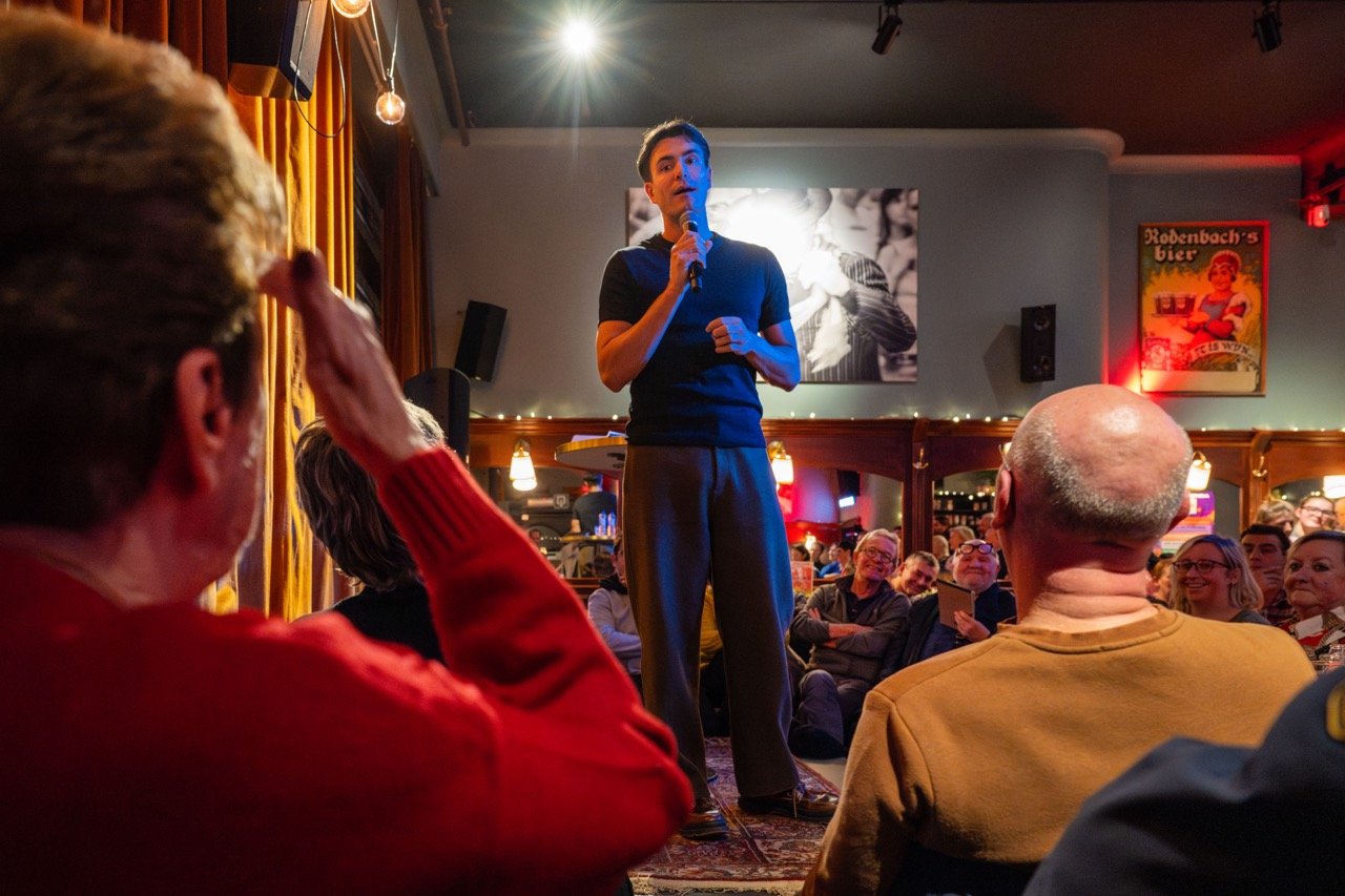 Conner Rousseau op luistertoer.