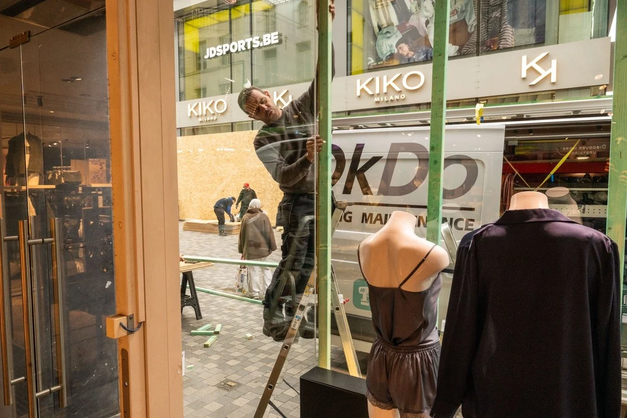 De Nieuwstraat wordt gebarricadeerd.