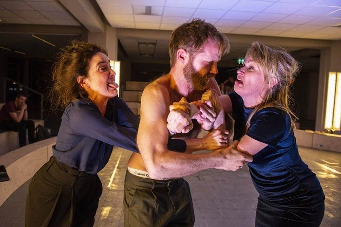 Daar gaan we weer (white male privilege), Wunderbaum.