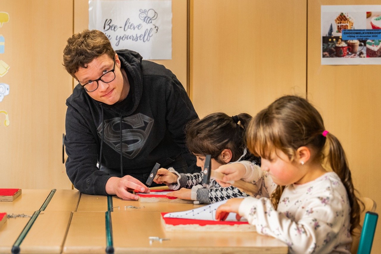 Mensen met een beperking op de werkvloer.