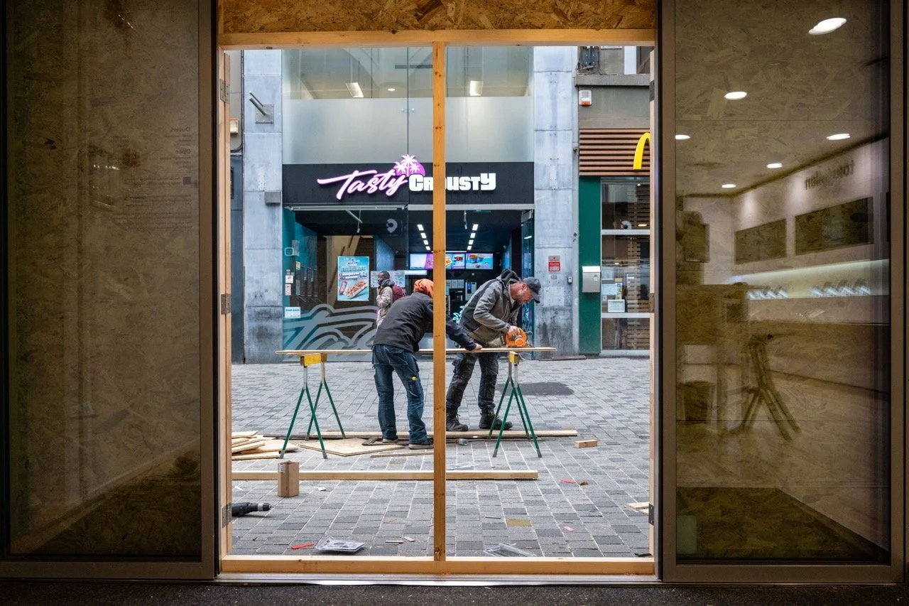 De Nieuwstraat wordt gebarricadeerd.