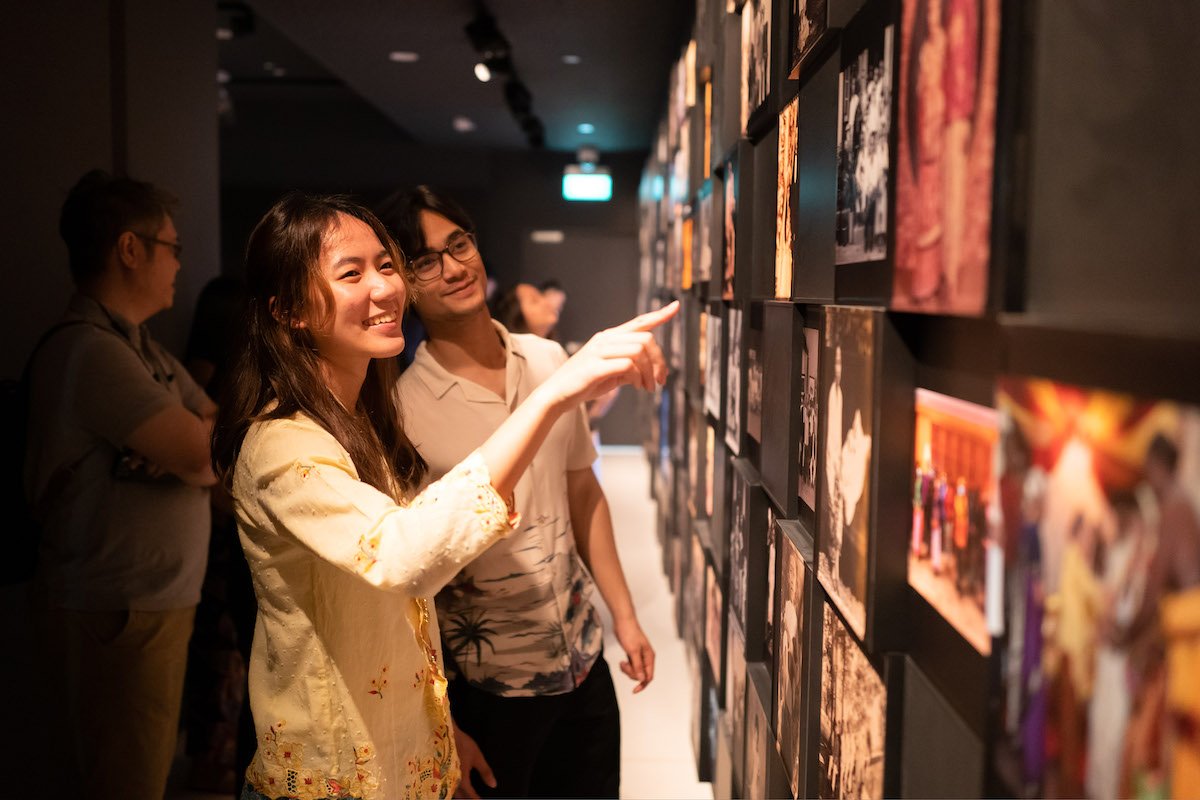 Peranakan-Museum-Visitors-viewing-photographs-at-the-Origins-gallery_Image-courtesy-of-Peranakan-Museum.jpeg