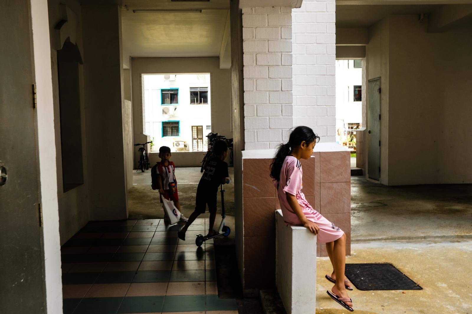 05-Sitis-children-at-the-housing-block.jpeg