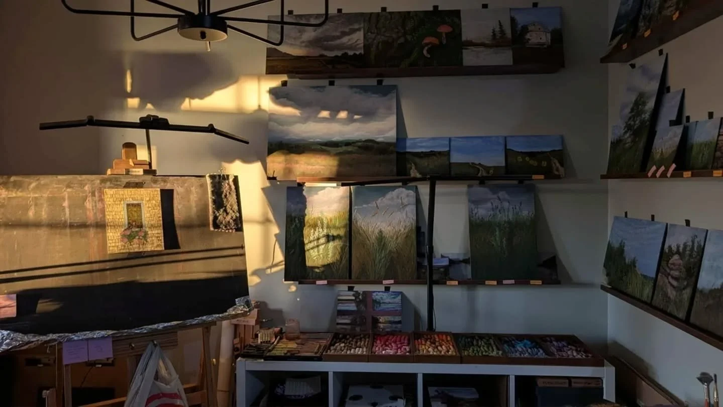 Early morning light!
.
The calm before my first market feels a little like standing at the edge of something new, equal parts excited and nervous, I&rsquo;ll forget&hellip; well, something. 😅
.
There are frames leaning in corners and a running list 