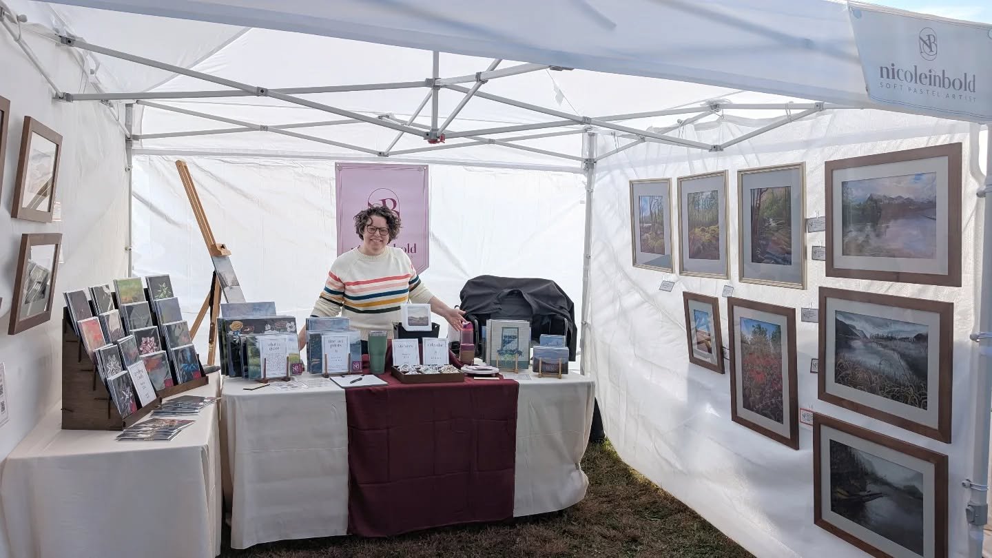 Still smiling after my first ever market with the Merry Makers! 🌾✨ The day was full of color, chatter, and the best kind of chaos: pastel dust, sunshine, and good people everywhere!!
.
Huge thanks to the @merrymakers_market crew for being so kind an