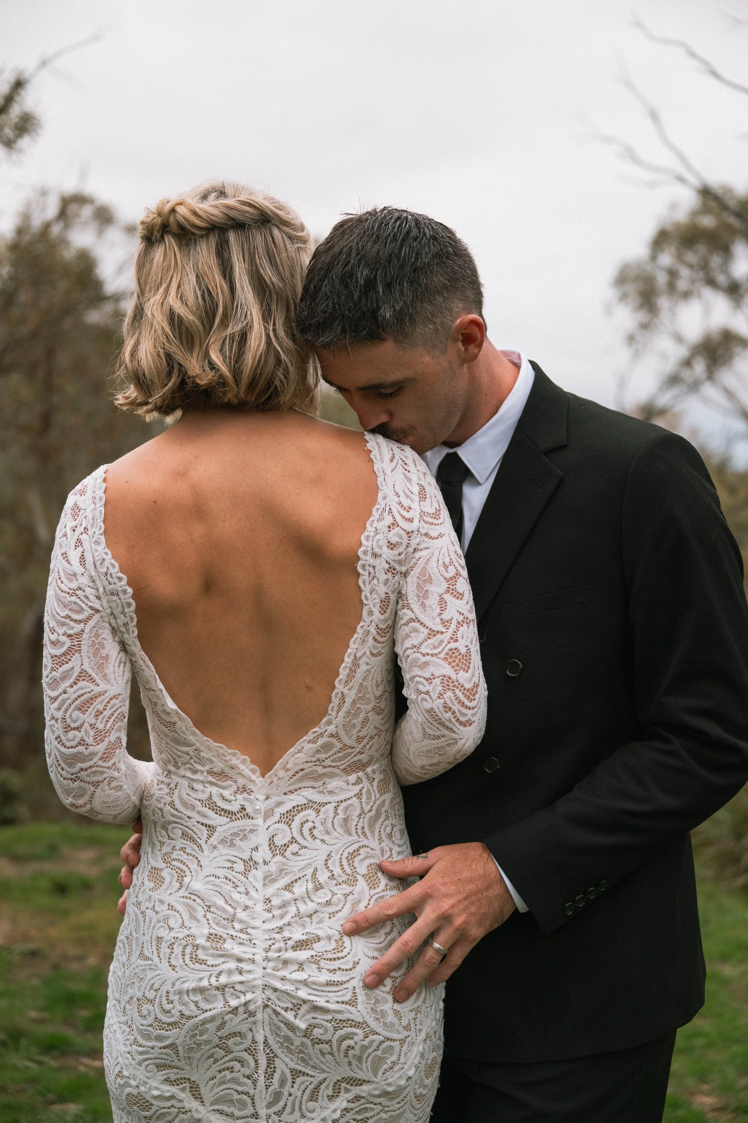 Jindabyne Wedding photographer capturing couple at Crafters Cabins