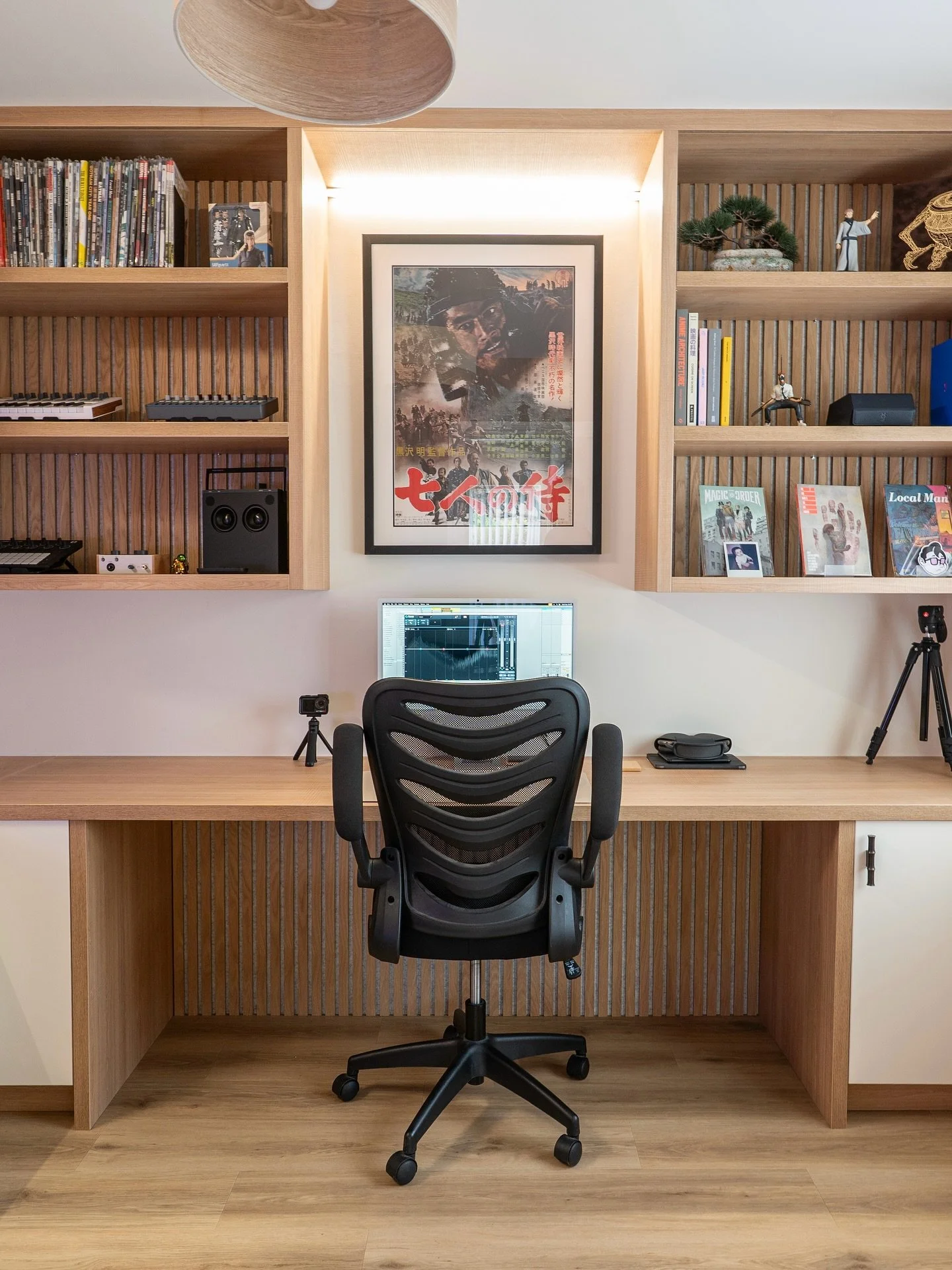 Another project captured for @spiresinteriorsessex - This time a stunning Japanese themed office, as well as a media wall and new bathroom for this client 📸 

#photography #videography #interior #interiordesign #luxury #office #workspace