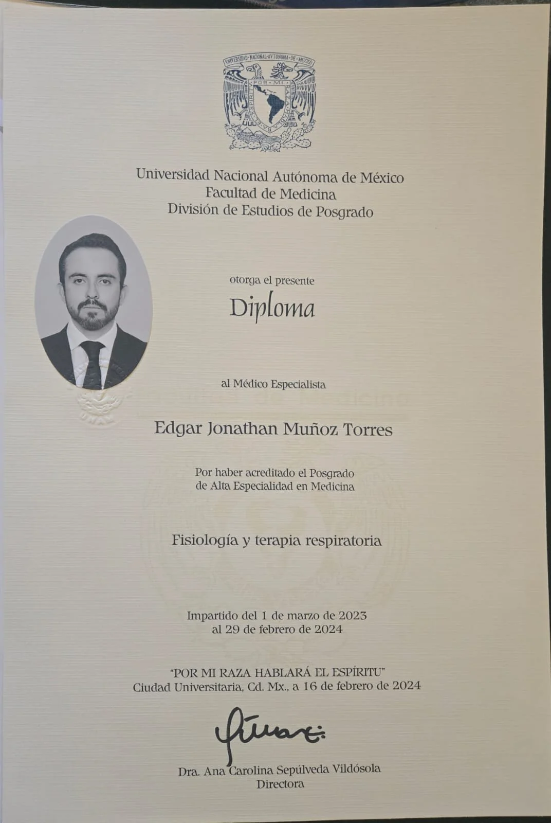 Diploma otorgado a Edgar Jonathan Muñoz Torres por la Universidad Nacional Autónoma de México, Facultad de Medicina, División de Estudios de Posgrado, en fisiología y terapia respiratoria, con firma y sello oficial.