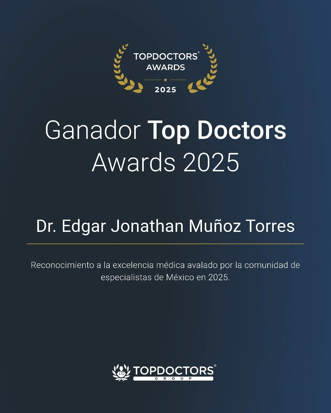 Certificado de reconocimiento a Dr. Edgar Jonathan Muñoz Torres como ganador de los premios Top Doctors 2025, con logotipo de Top Doctors Group y laureles dorados.
