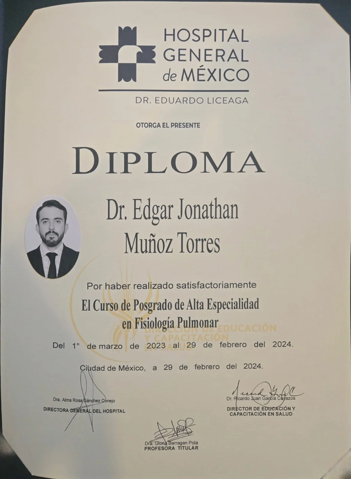 Diploma del Hospital General de México entregado a Dr. Edgar Jonathan Muñoz Torres por completar satisfactoriamente un curso de posgrado en fisiología pulmonar, fechado del 1 de marzo de 2023 al 29 de febrero de 2024.