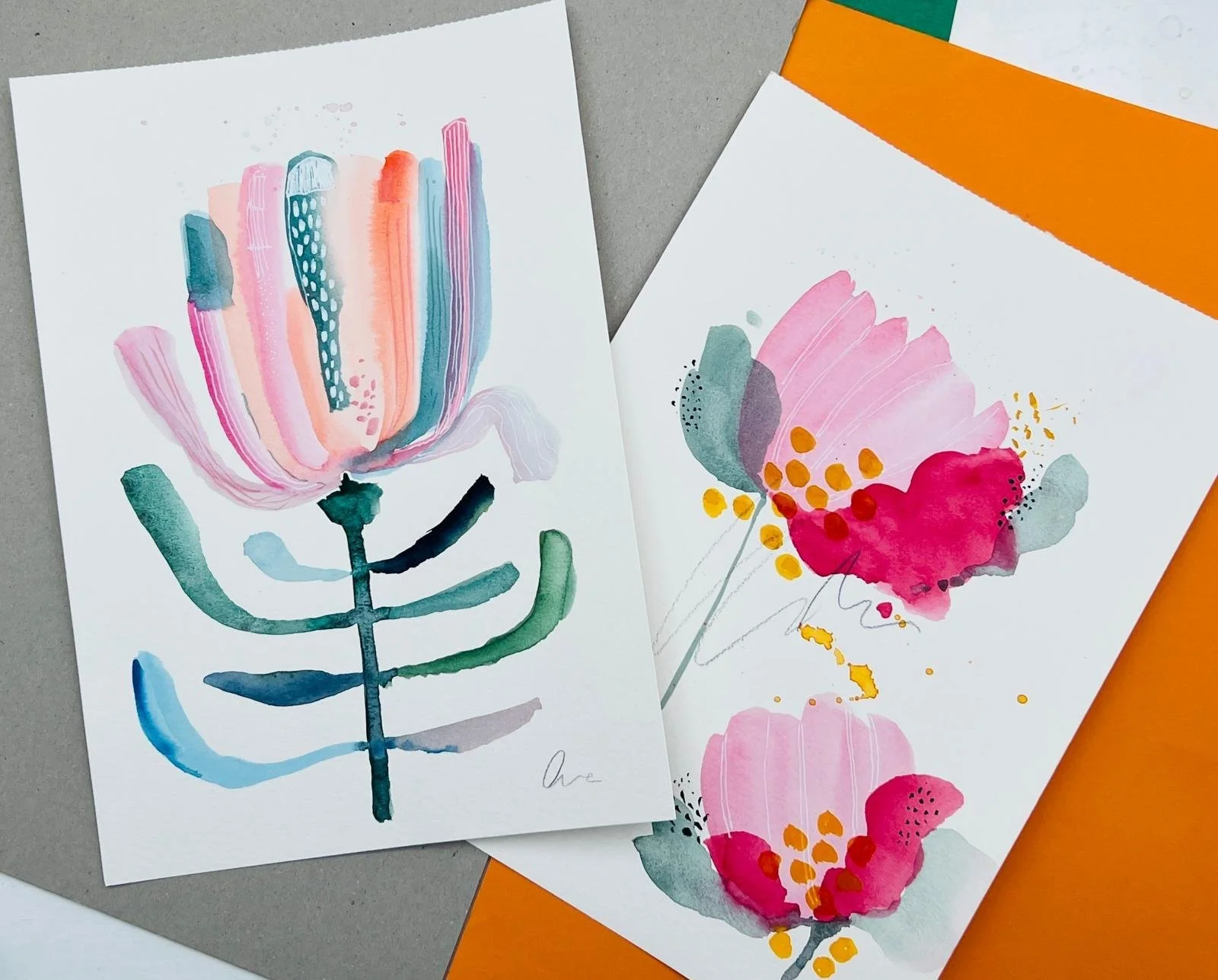 Abstrakte bunte Aquarellblumen auf Papier