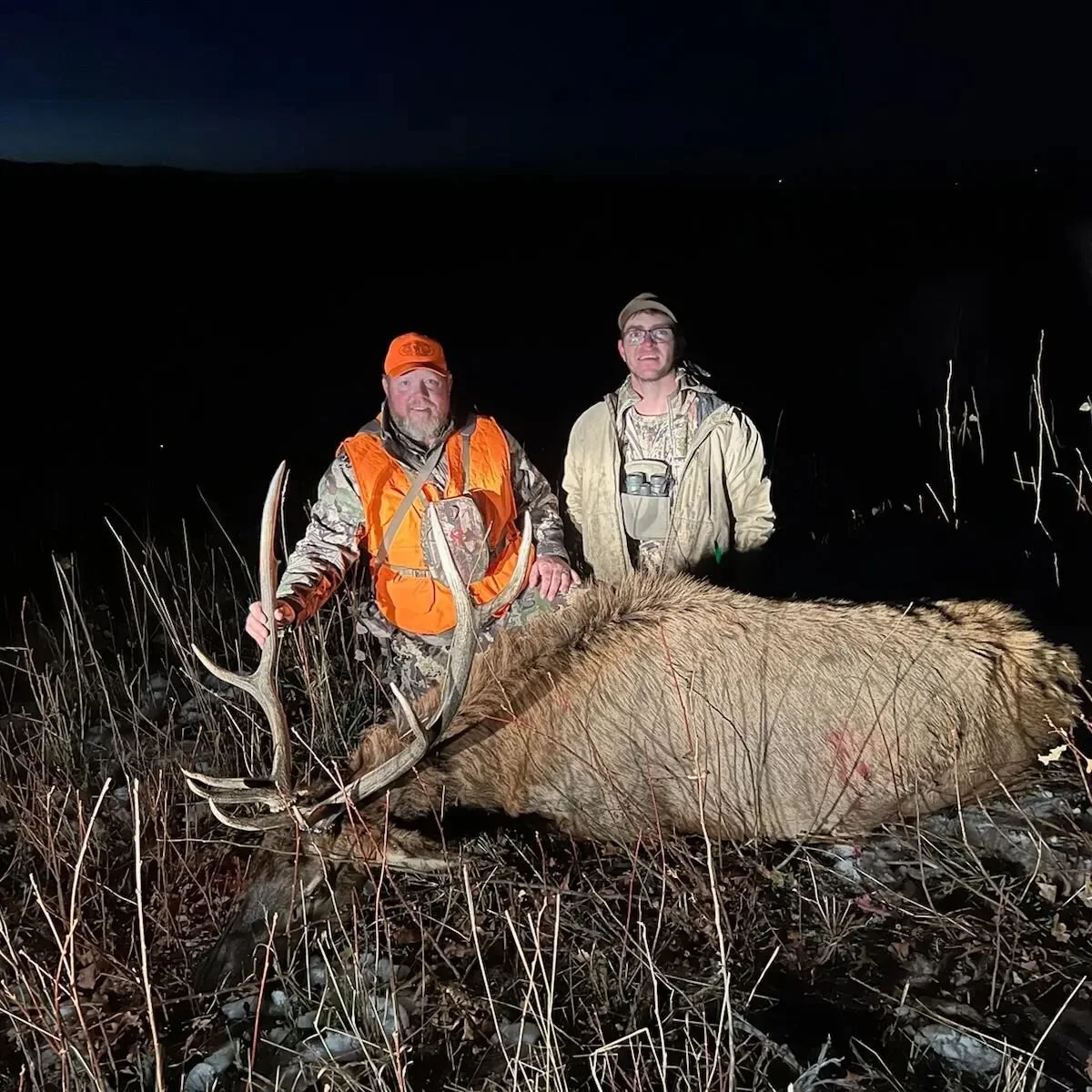 Two Bulls, Two days and happy Clients! One more tag to fill and 2nd season is a wrap
.
.
.
.
. #DaybreakOutdoors #doublehoutfitters #bulldown #coloradohunting #coloradoelk #elkhunting #otc #overthecounter #marsupialgear #sitkagear #leupoldoptics