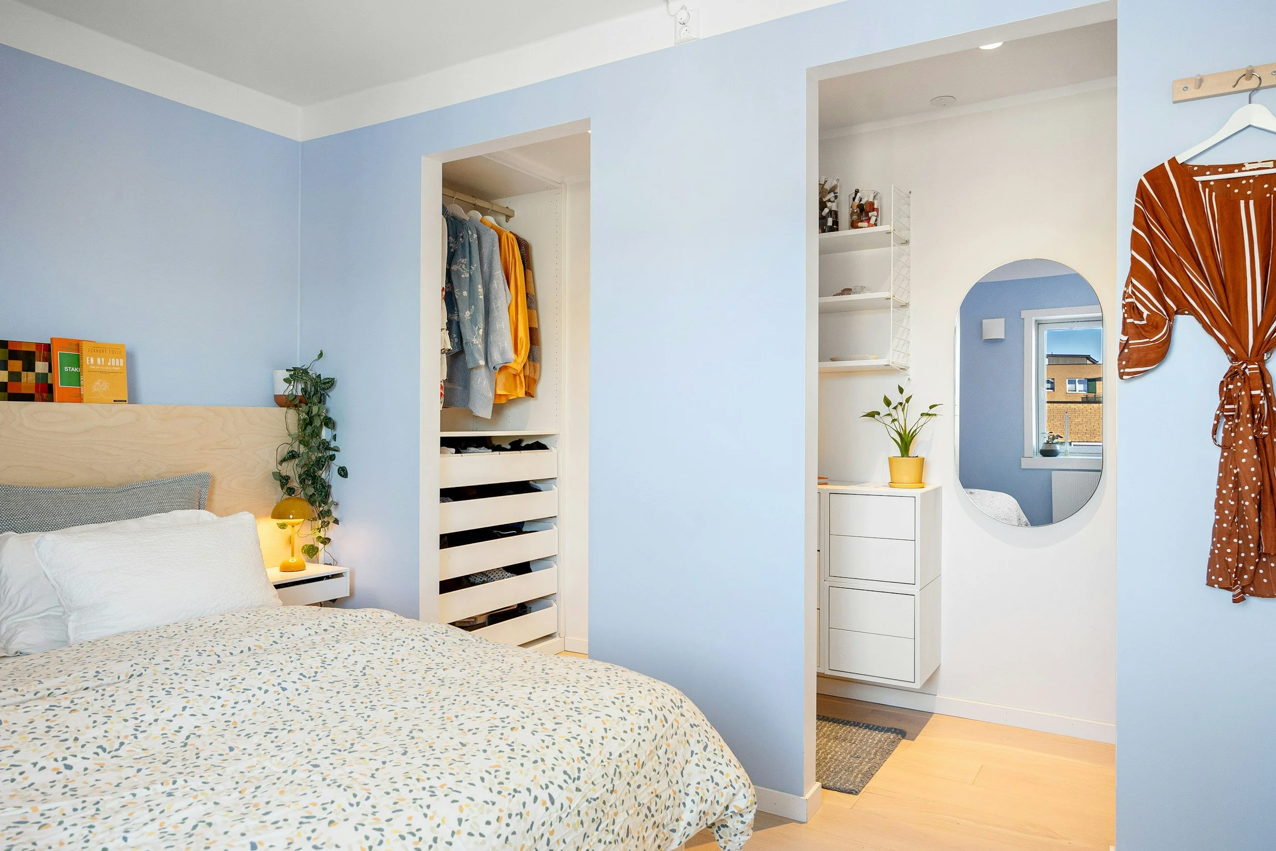 Custom Closets Made in Kansas City - Reach-In Closet