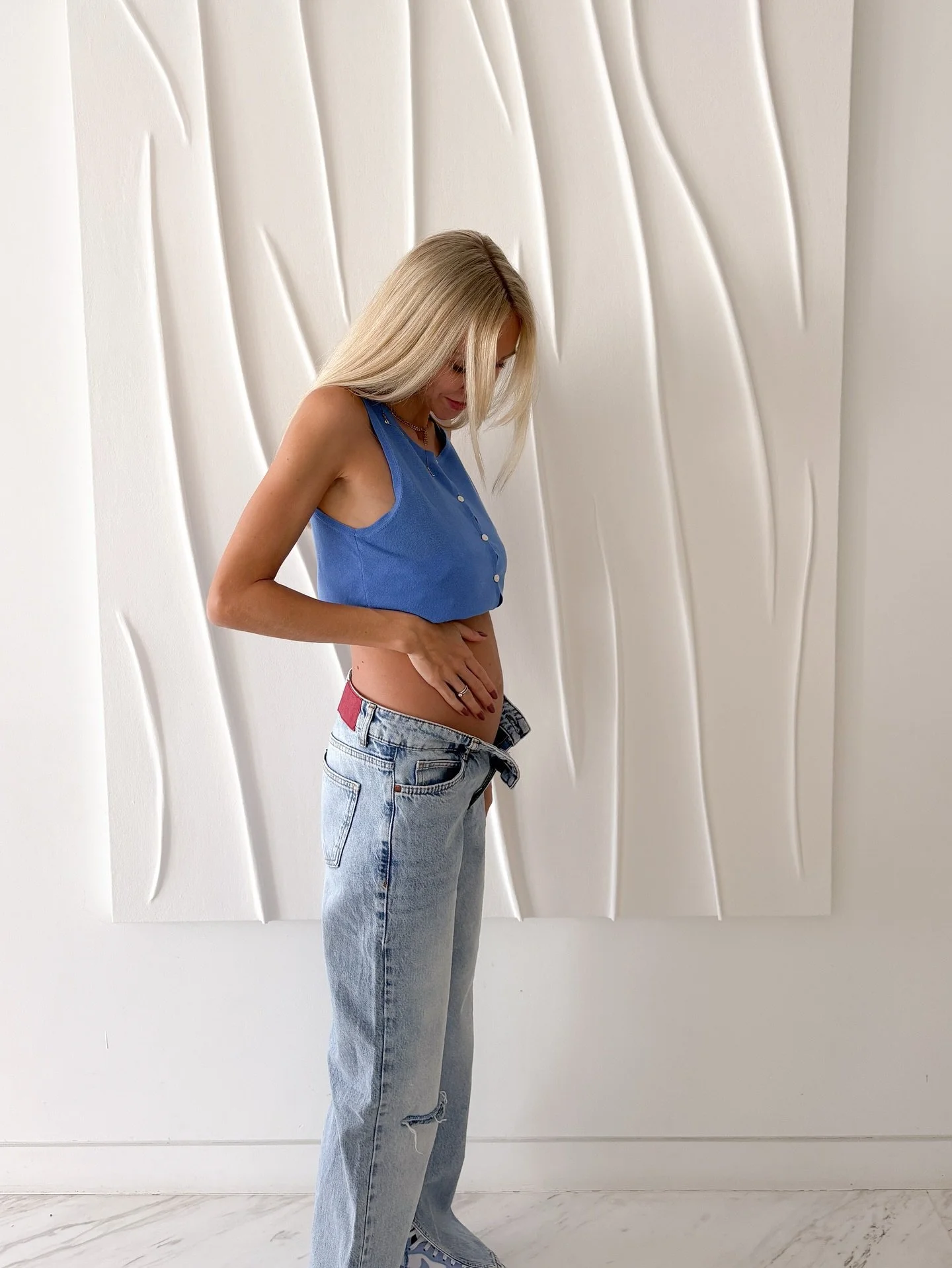 Another new adventure is coming&hellip; We&rsquo;re growing our little family 😍 Baby no 2 is loading&hellip; Any guesses on the gender? 😚

#mommytobe #babylove #mommyof2 #preggo #preggoartist