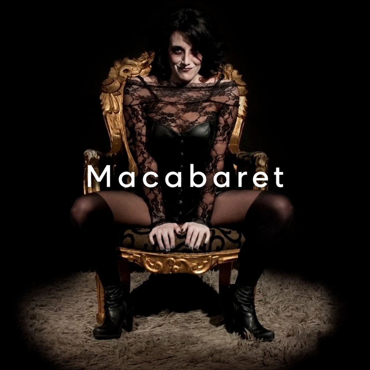 Carolina Barca como Dona en Macabaret el Musical
