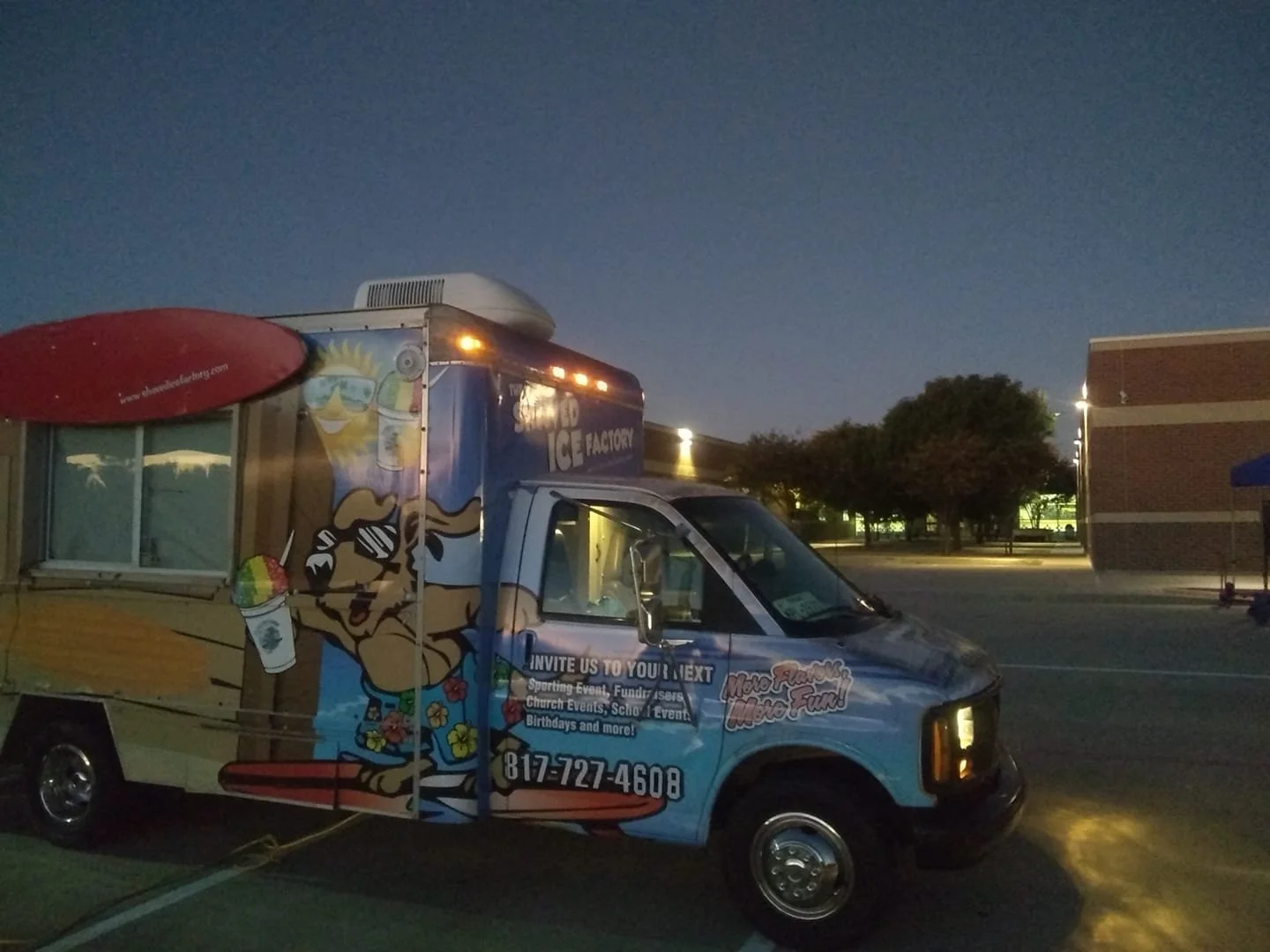Food-truck-at-night.jpg