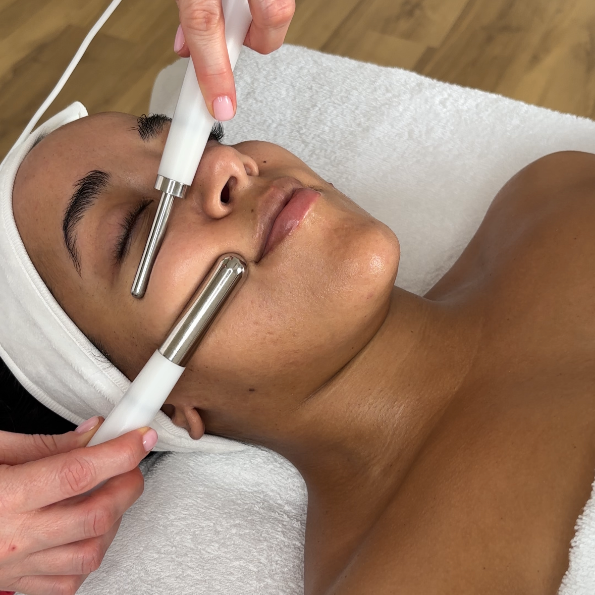 Acne clarity facial treatment with microcurrent at Lisa Santamera's Barcelona studio