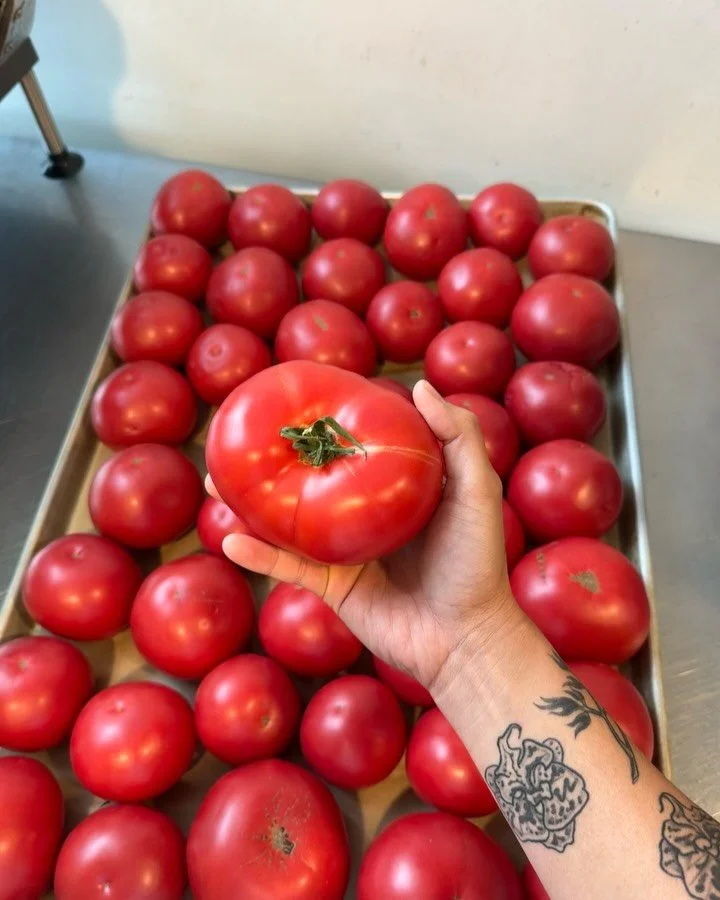 🍅 The Best Sandwiches Are the Messiest! 🍅 The Messy Tomato has Alaska-grown beefsteak tomatoes stacked high with house-made mayo on our fresh sourdough sandwich loaf. Swing by and grab yours AND don&rsquo;t forget the extra napkins! 🤭