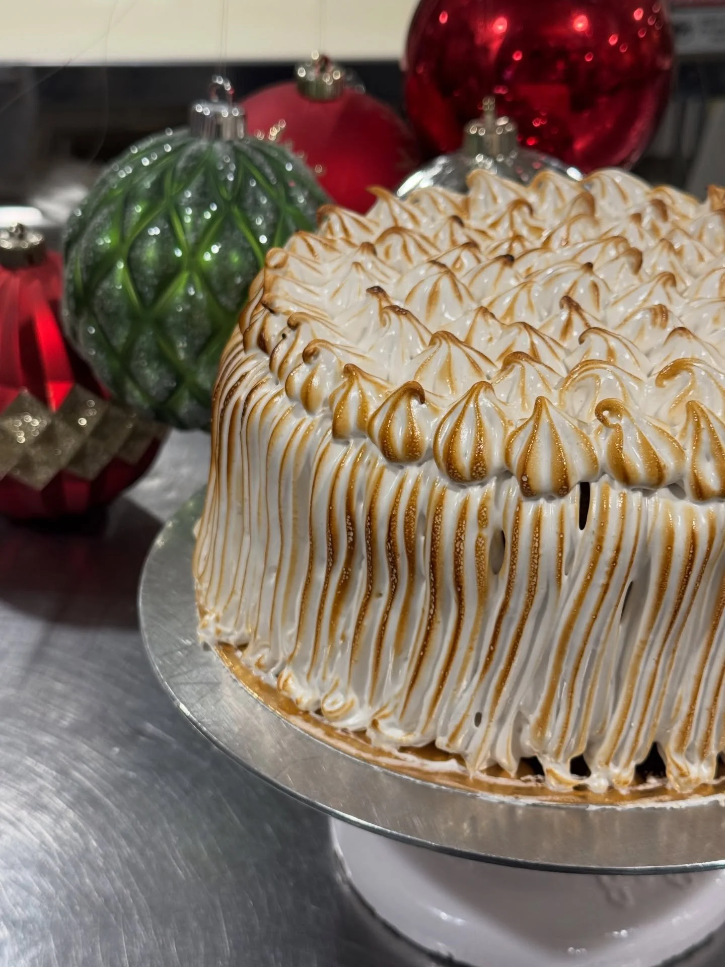 Saturday + Sundays are for cakes by the slice. Treat yourself this weekend! 🌟