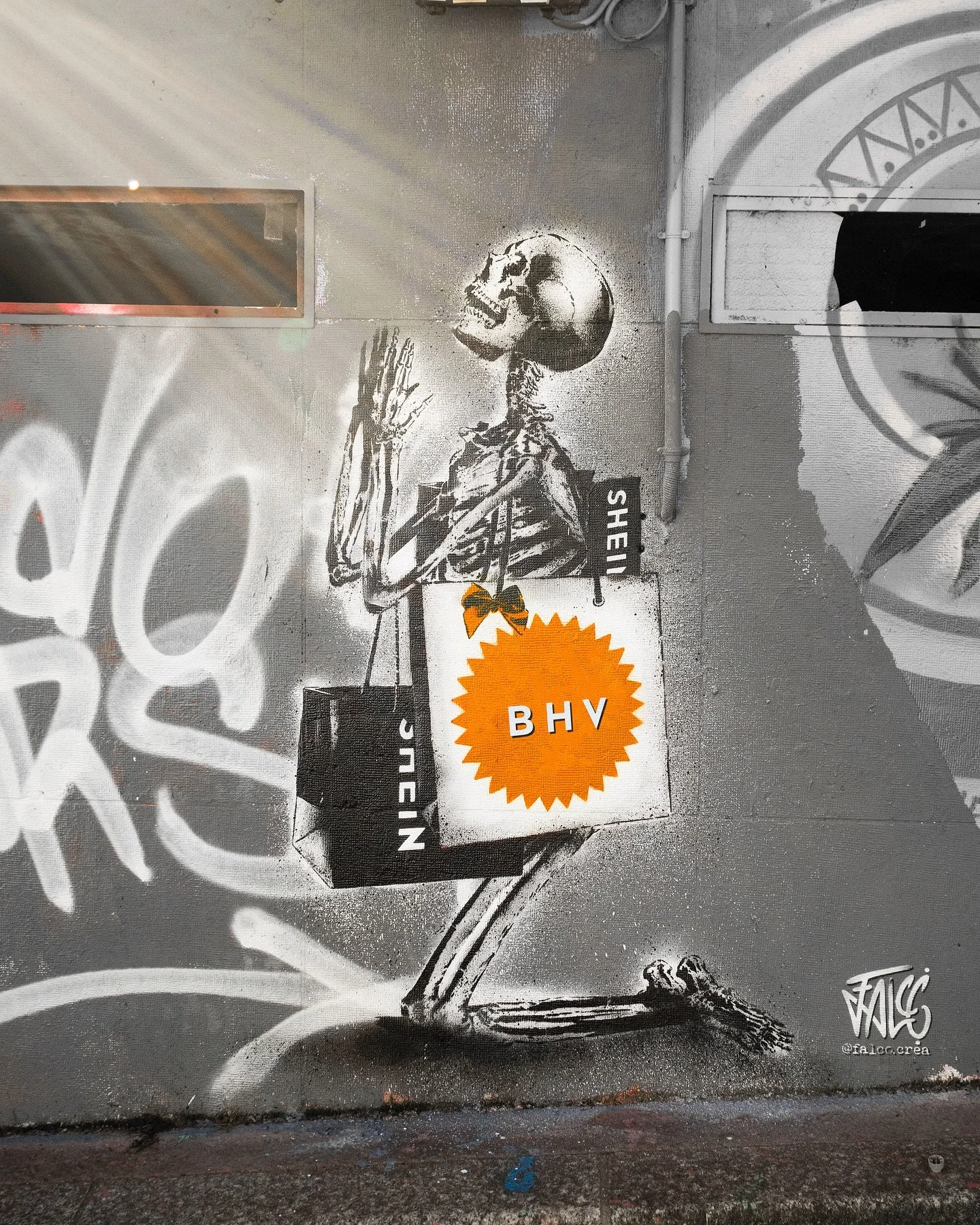 SHEIN au BHV ☠️🪦🛒

&laquo;Un Indien pay&eacute; deux euros par jour plante une graine
Qu&rsquo;il arrose de produit chimique canc&eacute;rig&egrave;ne

Apr&egrave;s 6 mois et beaucoup d&rsquo;eau, genre 8 000 litres
&Ccedil;a donne 1 kilo de coton 