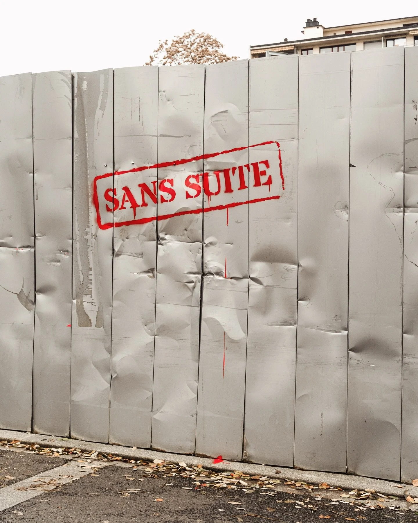 &Agrave; toutes ces &acirc;mes ab&icirc;m&eacute;es et ignor&eacute;es, meurtries
par le silence et laiss&eacute;es de c&ocirc;t&eacute; sous ce sanglant tampon &laquo; affaire class&eacute;e sans suite &raquo;. 👨&zwj;⚖️

To all those damaged and di