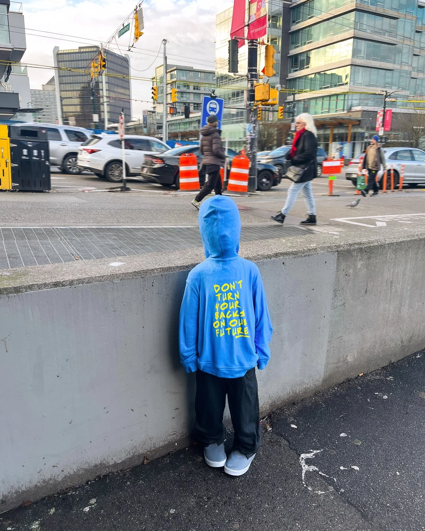 I invited @lupo.artwork to reinterpret my stencil &ldquo;Don&rsquo;t turn your backs on our future&rdquo; through his remarkable sculpting skills.

Installed outside the City Hall metro station in Vancouver 🇨🇦, this piece speaks for a disillusioned