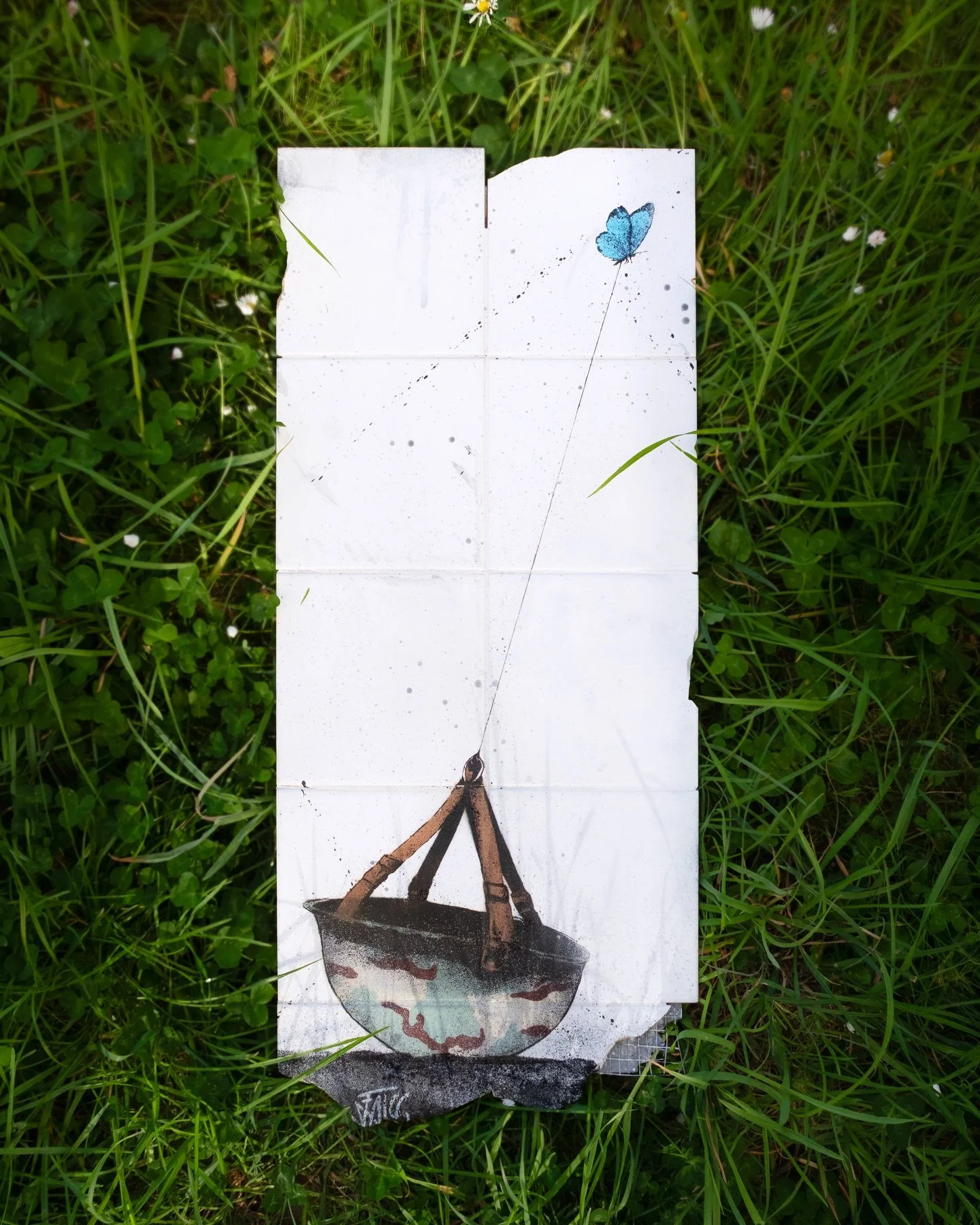 Photo dump from my latest broken tiled wall : &ldquo;The Weight of a Butterfly&rdquo; 🦋

Framing this one tomorrow ! 

#stencil #pochoir #streetartcollector #urbanartcollector #falcocrea