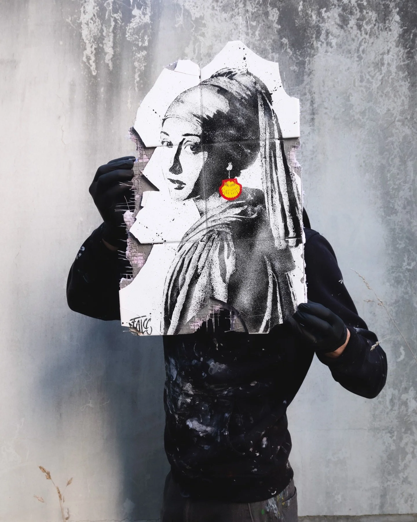 Shell Took the Pearl 🦪

Framed or unframed ? 

#streetartparis #urbanartcollector
#streetartcollector #urbanartcollection #falcocrea