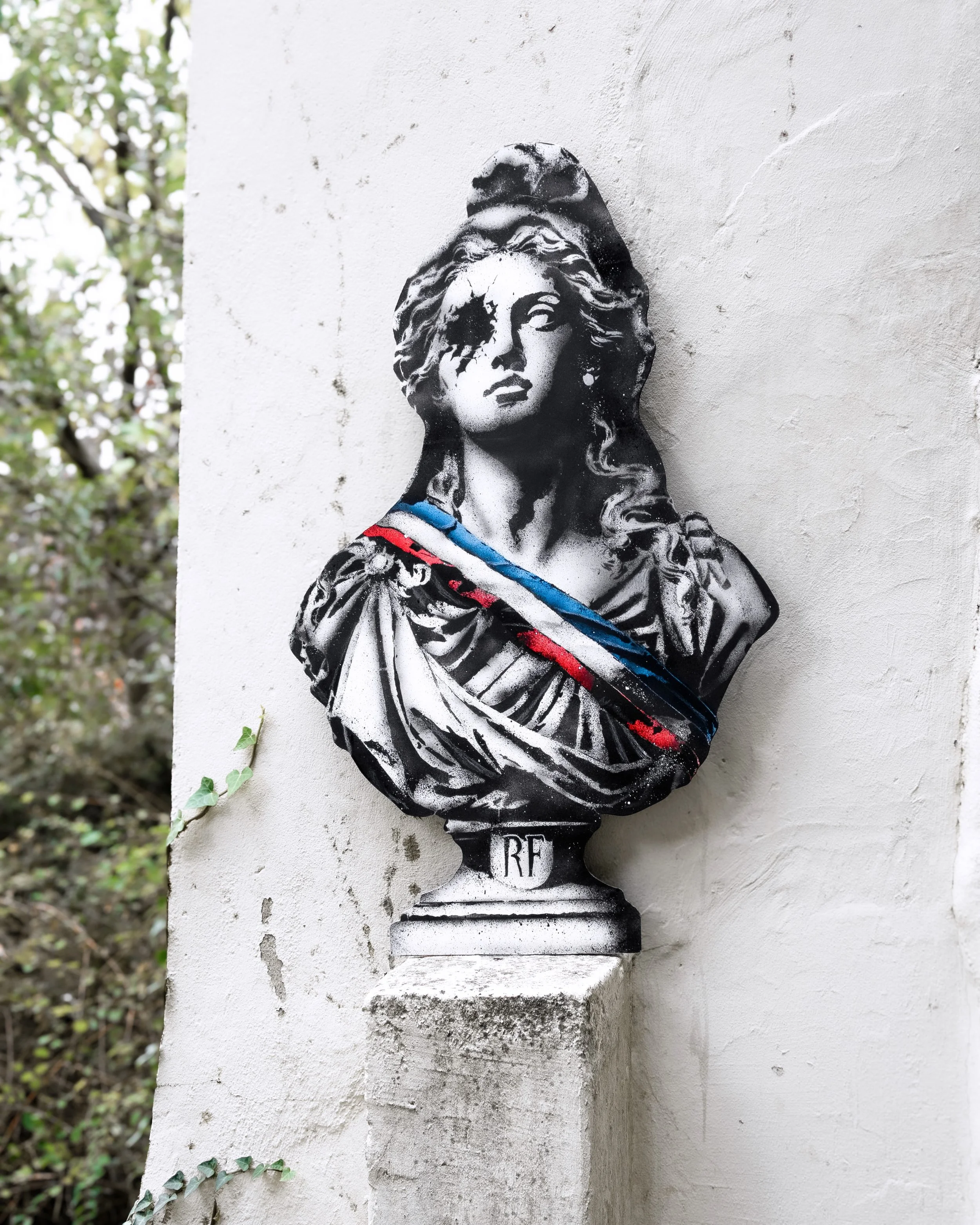 Nouvelle &oelig;uvre &laquo; La justice rend aveugle &raquo; 🇫🇷
_____________________

New artwork &laquo;&nbsp;Justice Turns a Blind Eye.&nbsp;&raquo;

Installed  behind a kindergarten in
Cachan (greater Paris) 

#stencilart #urbanartparis #marian