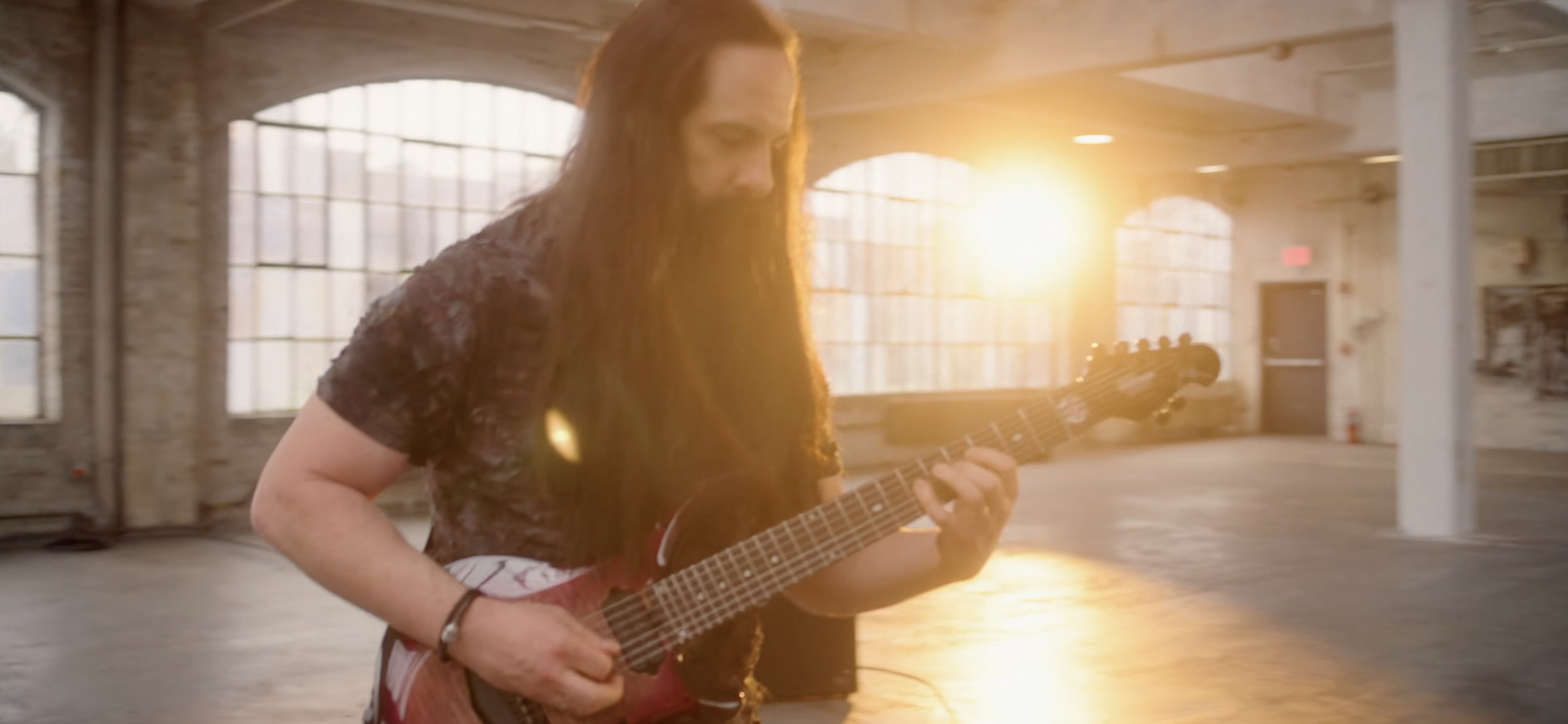 Ernie Ball Music Man: Majesty Premium Select Strawberry Moon