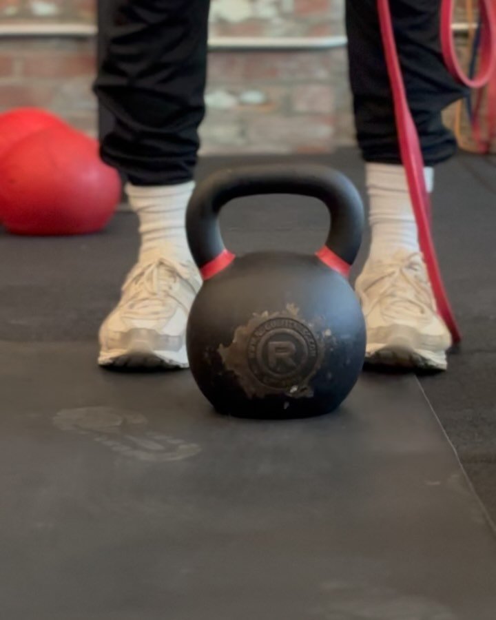 Leaving the How to band a bell for a deadlift on the grid-
Extend the band across the horns, then loop evenly on both sides. Step on the bands and pull
Why the band?
Variation, power, and sometimes equipment just isn’t available.
The ban
