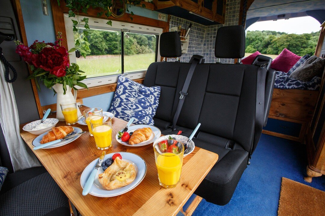 Enabling the two front seats to swivel means that you have a comfortable dinning space for you and the family to sit down and enjoy your food and the views.

Available to hire @quirkycampers.co.uk
Van names Azure and Roma

#rental #accommodation #tra