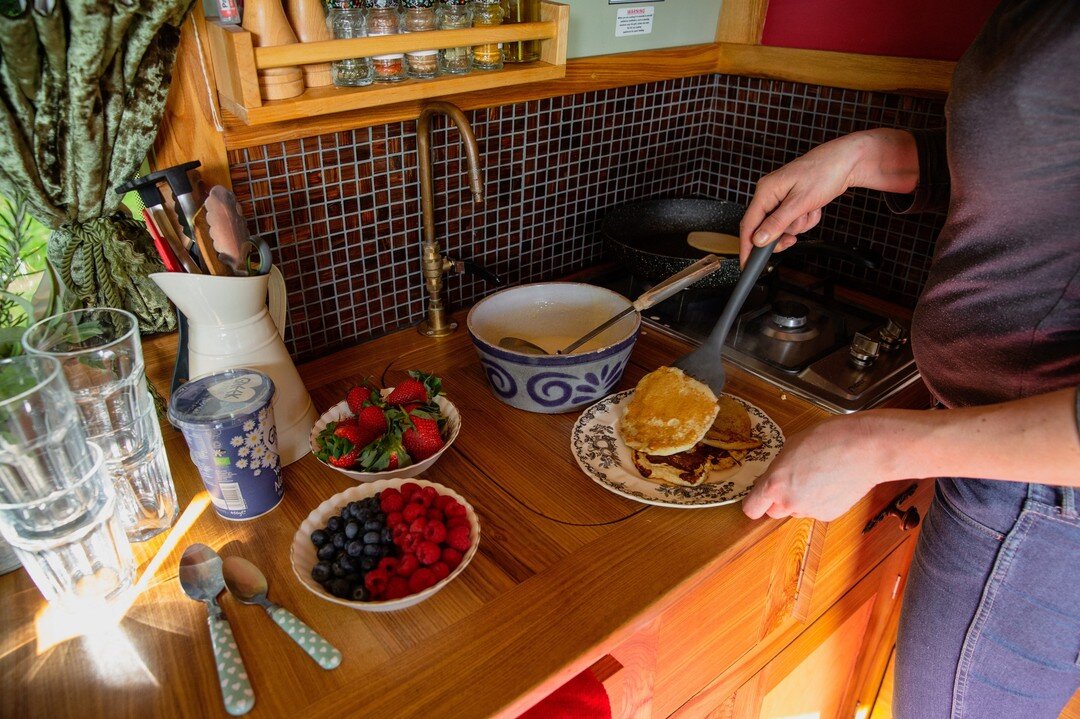 No need to not enjoy pancake day in the Campervan.  Both vans have a fully functioning kitchen.
Available to hire from www.quirkycampers.co.uk
Van name Azure and Roma

#oxfordshire #London #familyholiday #pancakeday #staycaytion #traveluk #travelwith