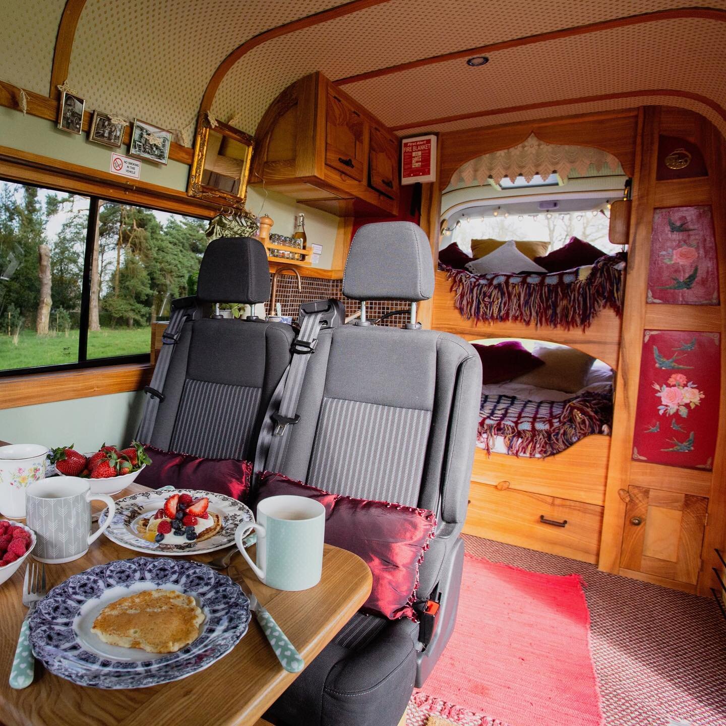 Roma was the first Campervan I converted. Off grid with the luxury of two double beds, kitchen and dinning area. 
Who would of thought you could fit all this into a Mercedes van! 🚐 

#romacampervan #campervanhireoxfordshire #hire #roma #campervanhir