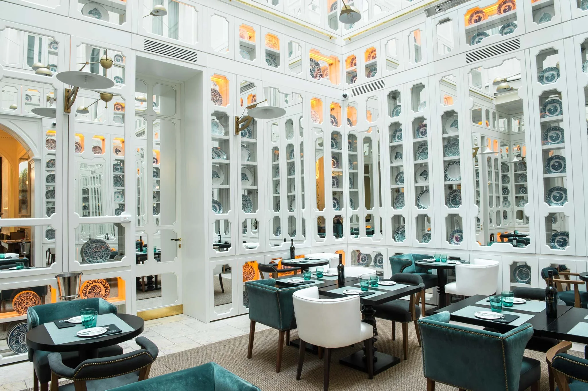   Calle Barquillo, 21. Madrid  (+34) 910 052 222  madrid@onlyyouhotels.com                                                                    www.onlyyouhotels.com 