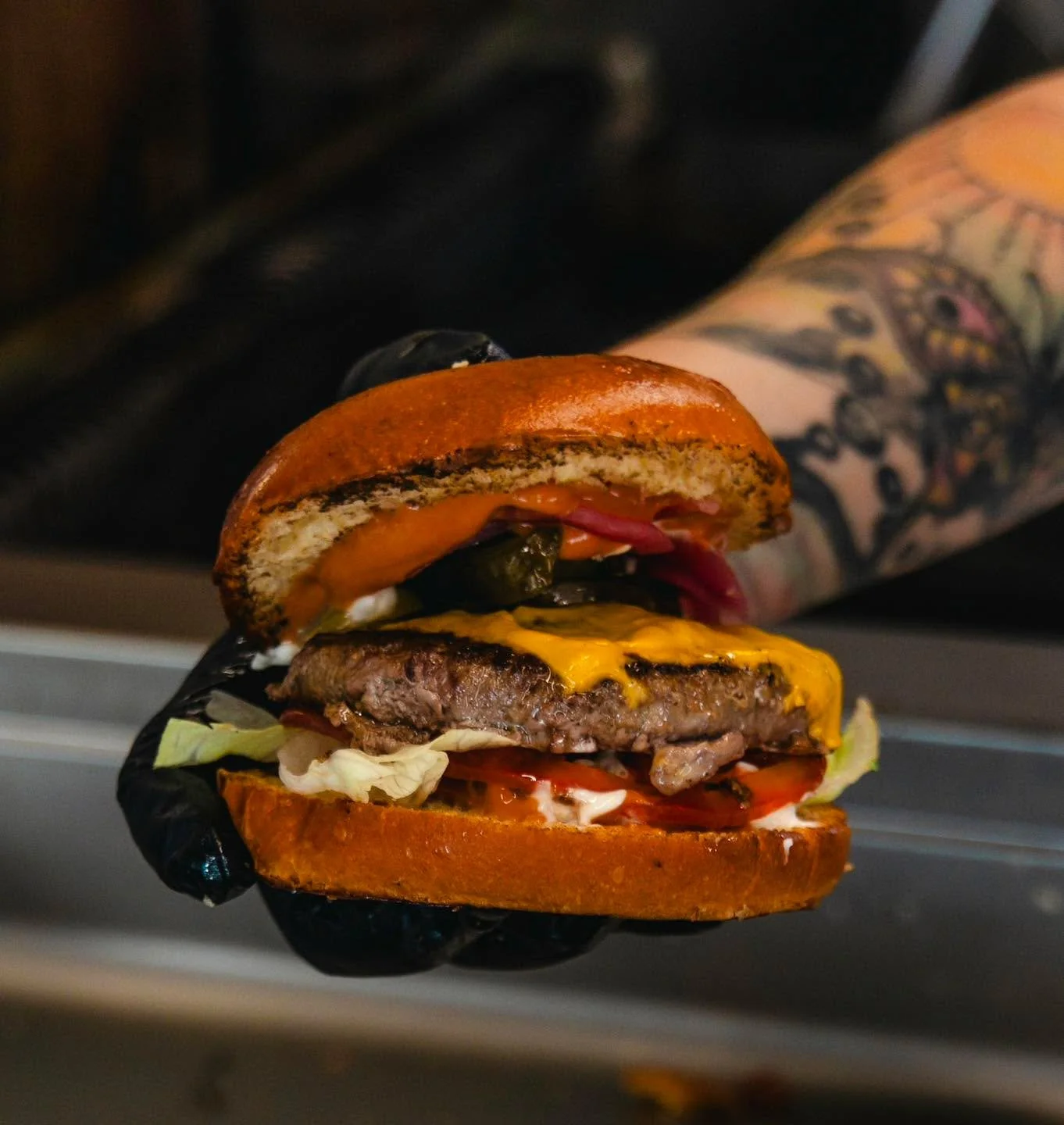 HOXHOX ⁉️

Hyv&auml;n n&auml;k&ouml;inen vai mit&auml;? - Pian niit&auml; saa🍔!
Huhtikuun alusta k&auml;rry&auml; liikenteeseen, luvassa 5-vuotisjuhlakiertue, joten hauskoilta kohtaamisilta &amp; herkullisilta tarjouksilta ei v&auml;lttyt&auml;🤩🍔?