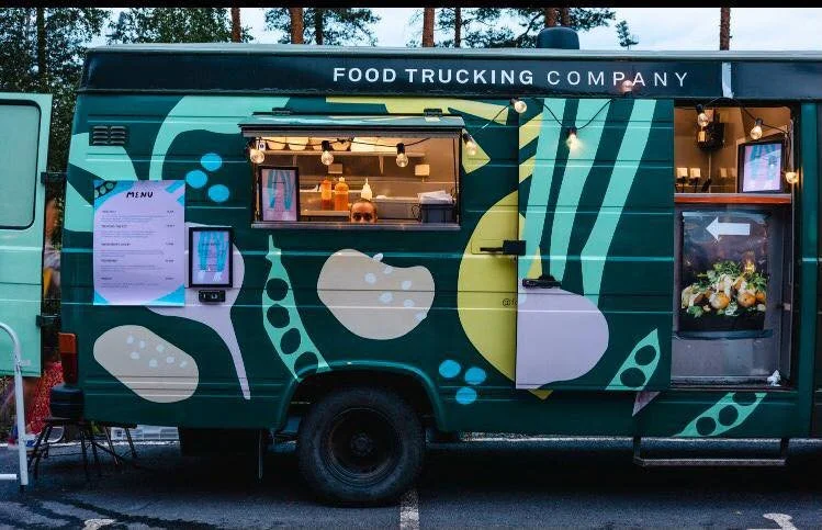 ‼️LITSA‼️

Tulevana sunnuntaina K&auml;rry pys&auml;htyy Littoisten ty&ouml;v&auml;entalon pihalle, Littoisten markkinoille!🥳👏

Luukku auki 12-16!🕛🕓

Ps. Pien er&auml; omaa FTC &rdquo;Chili Crunchya&rdquo; on my&ouml;s myynniss&auml;, joten tuu n